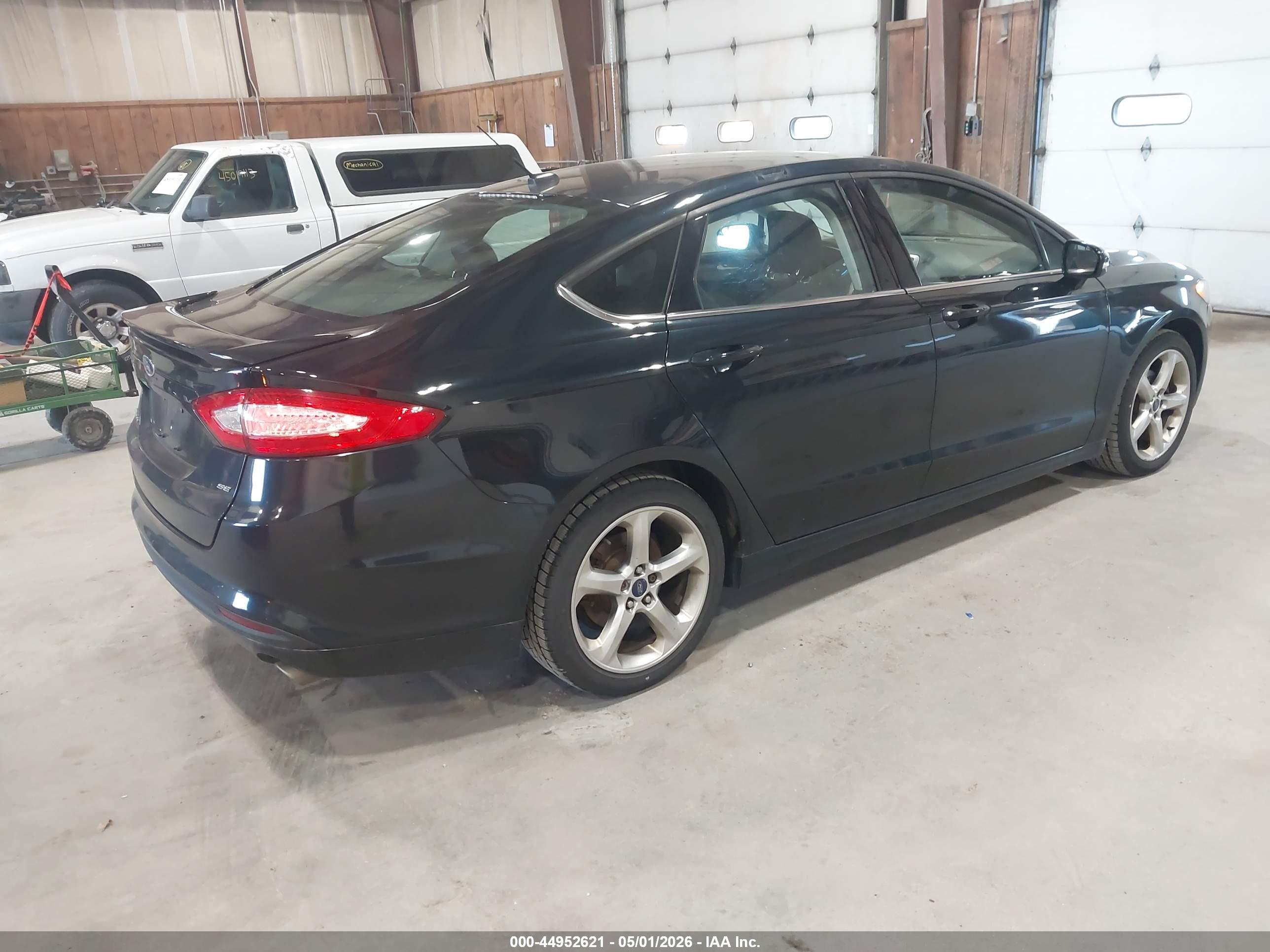 FORD FUSION image 4