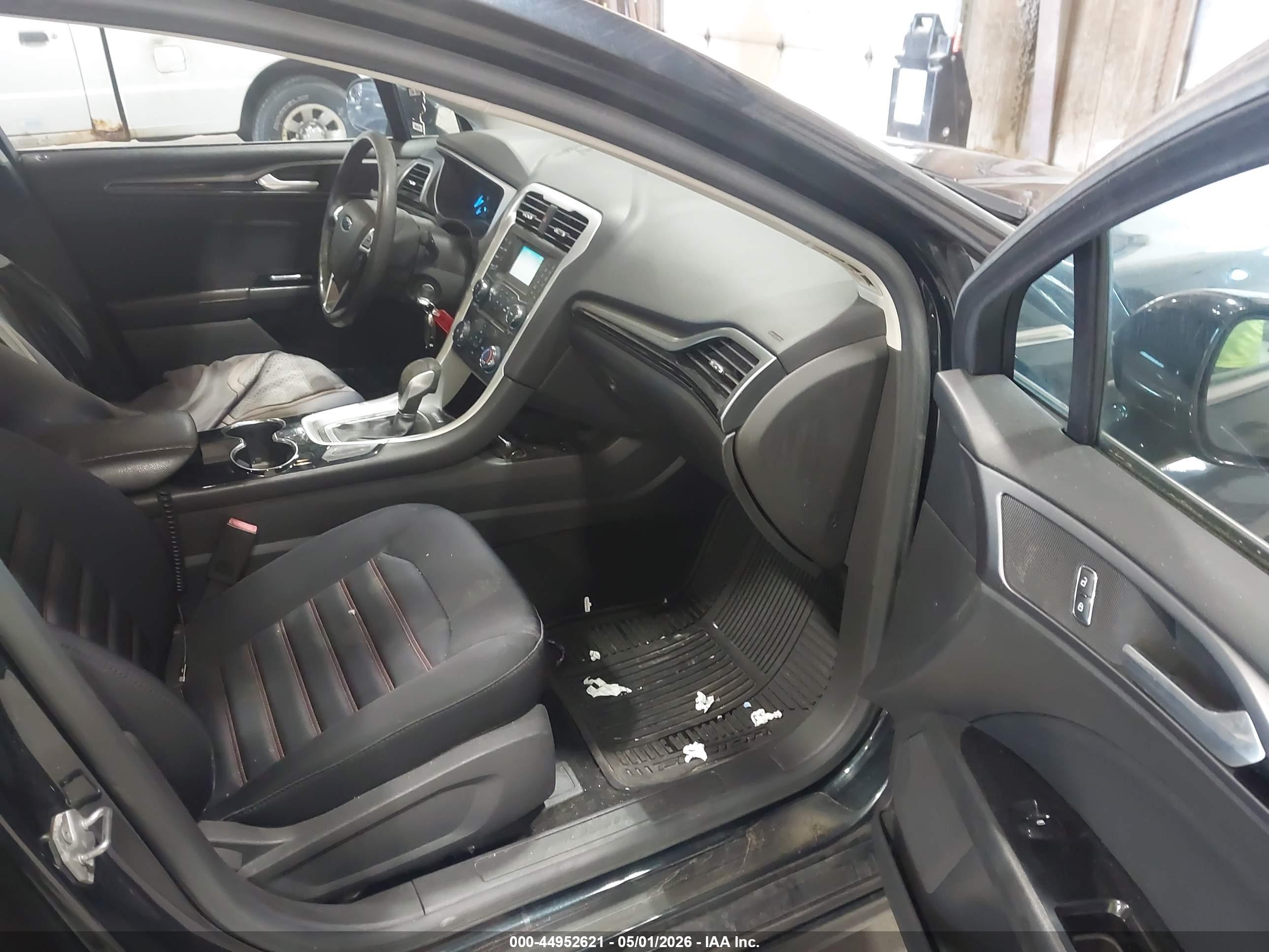 FORD FUSION image 5