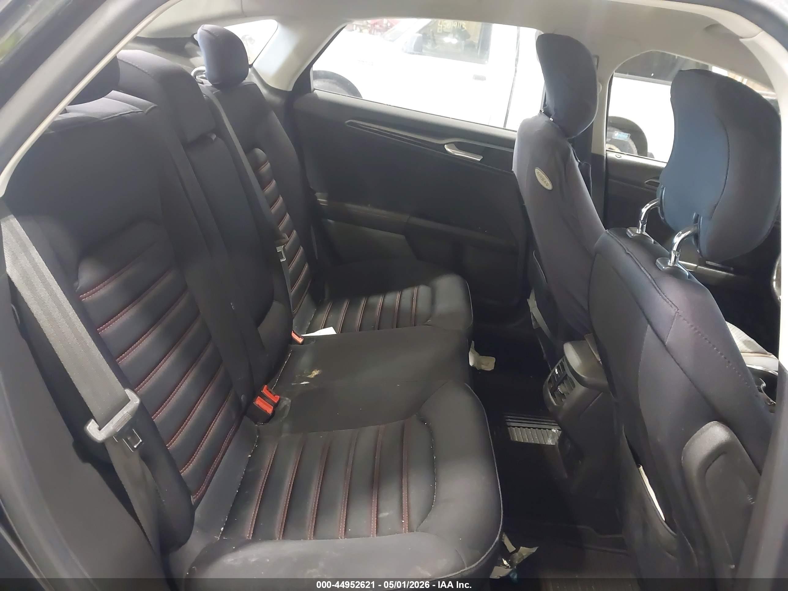 FORD FUSION image 8