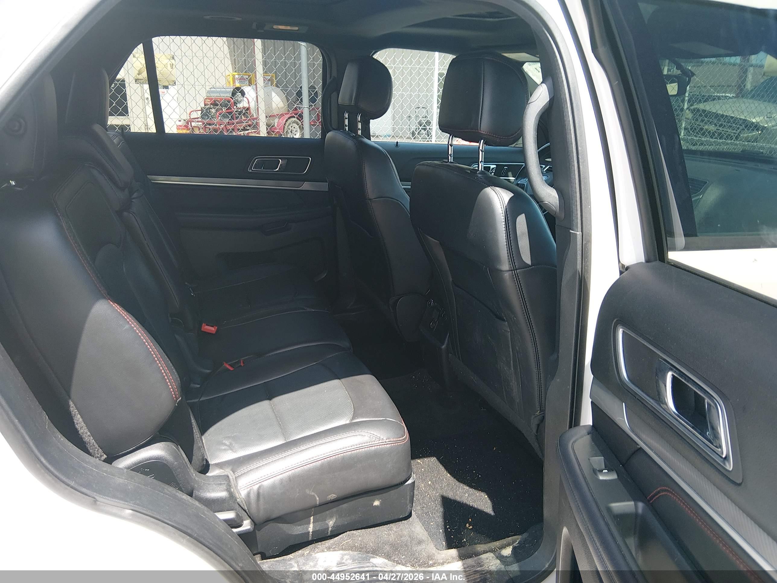 FORD EXPLORER image 8