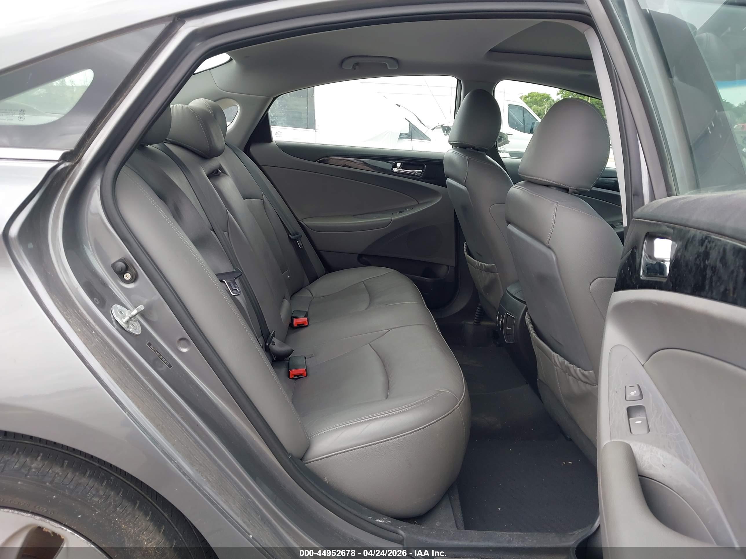 HYUNDAI SONATA image 8