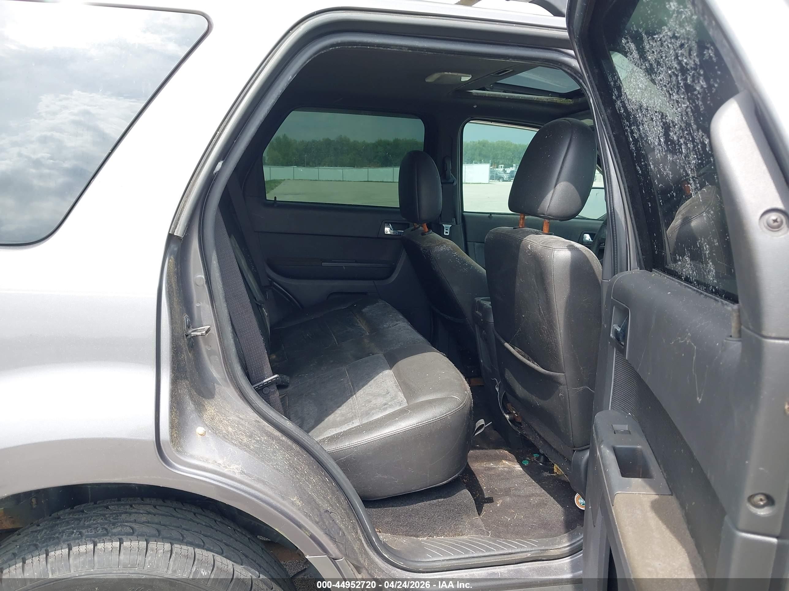 FORD ESCAPE image 8