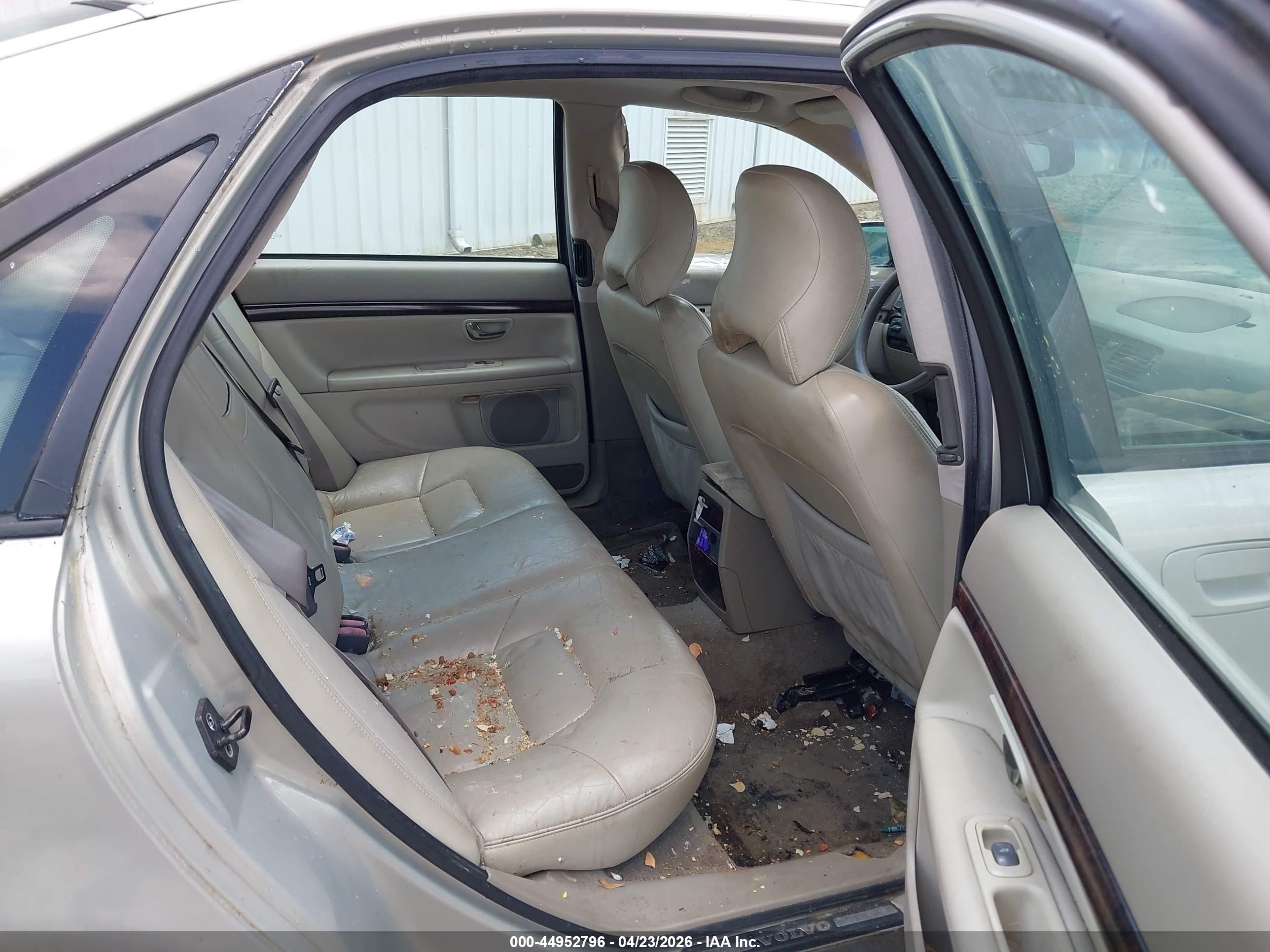 VOLVO S80 image 8