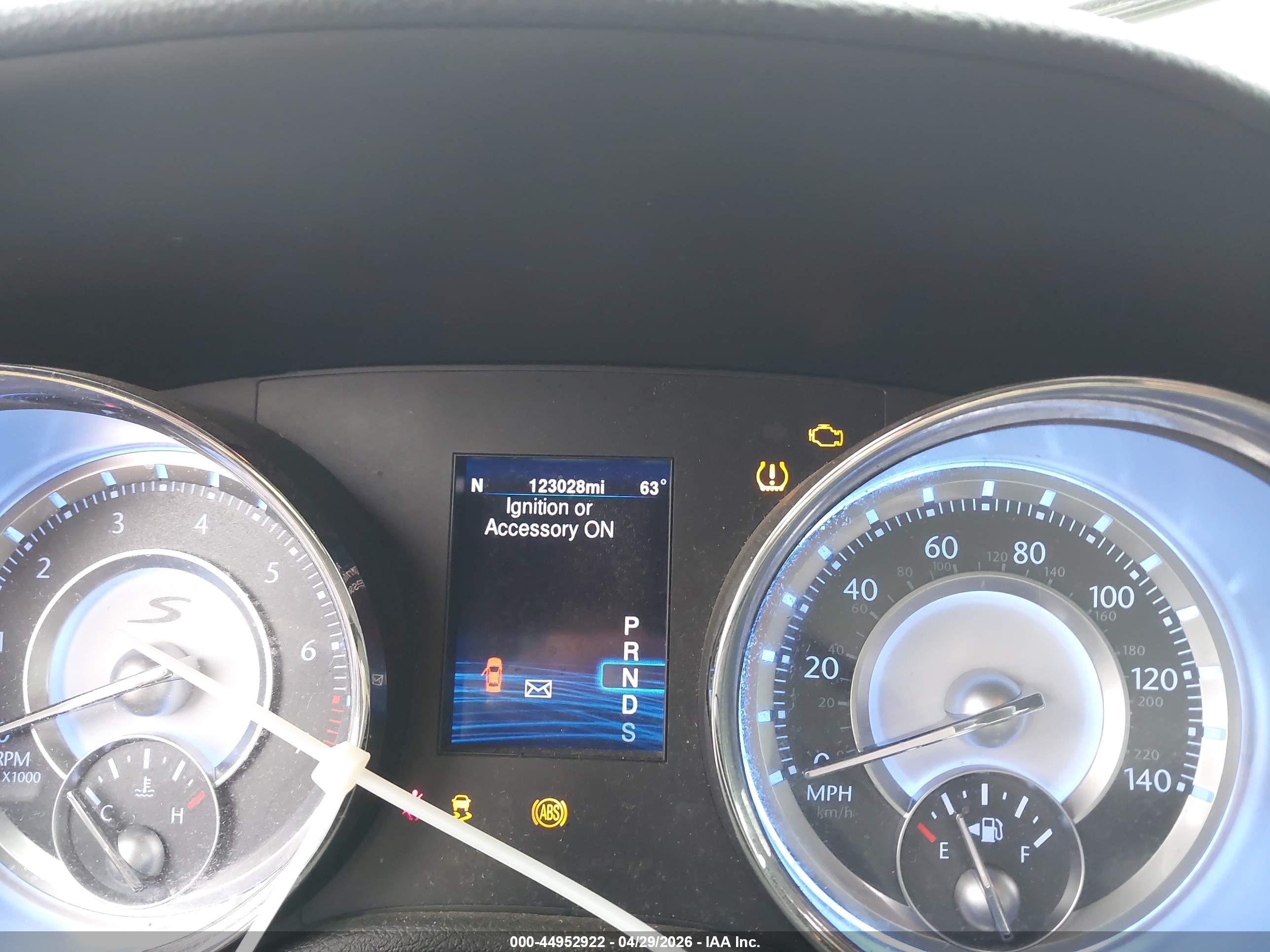 CHRYSLER 300 image 7