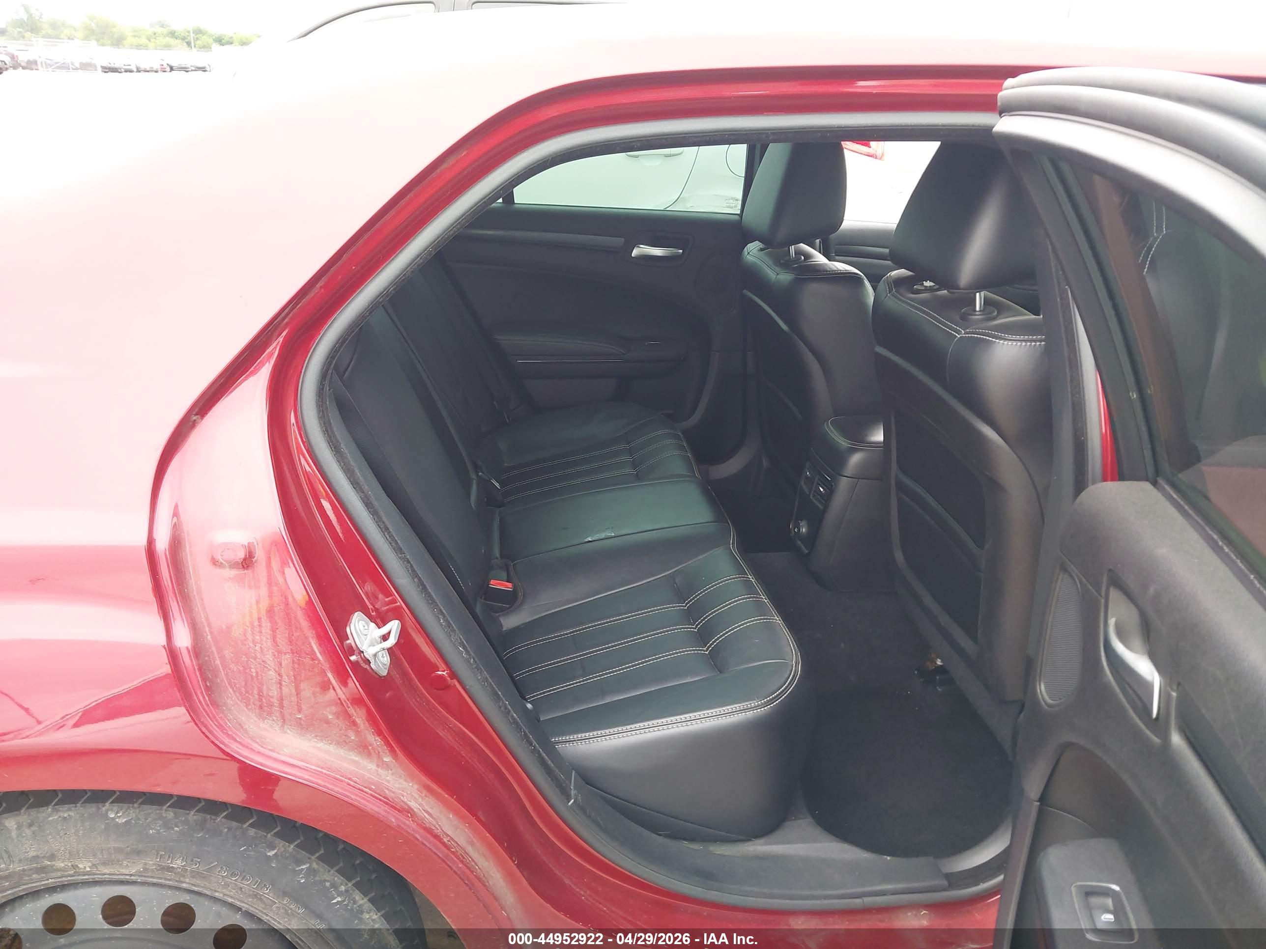 CHRYSLER 300 image 8