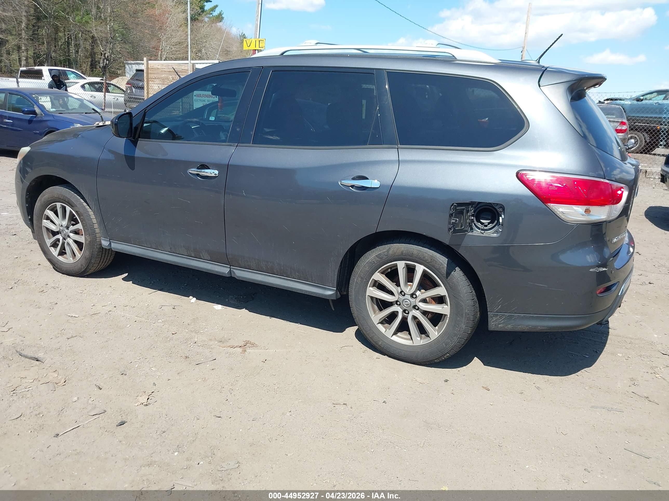 NISSAN PATHFINDER image 3