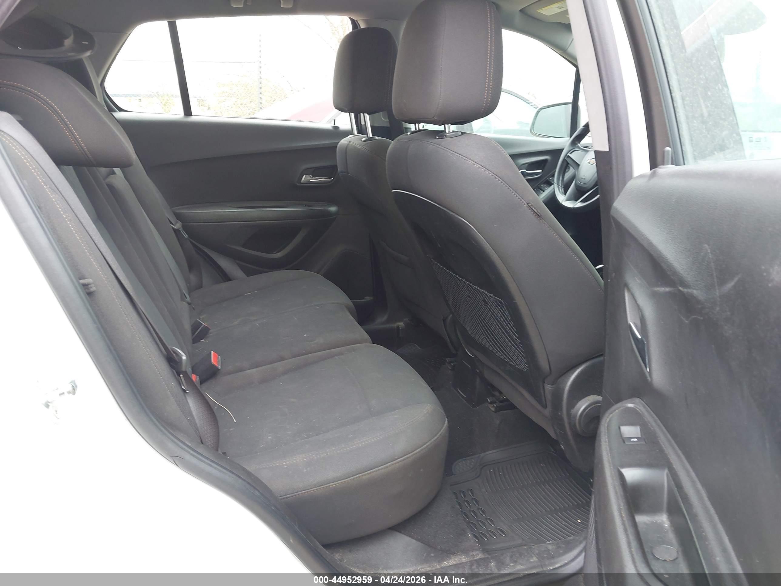 CHEVROLET TRAX image 8