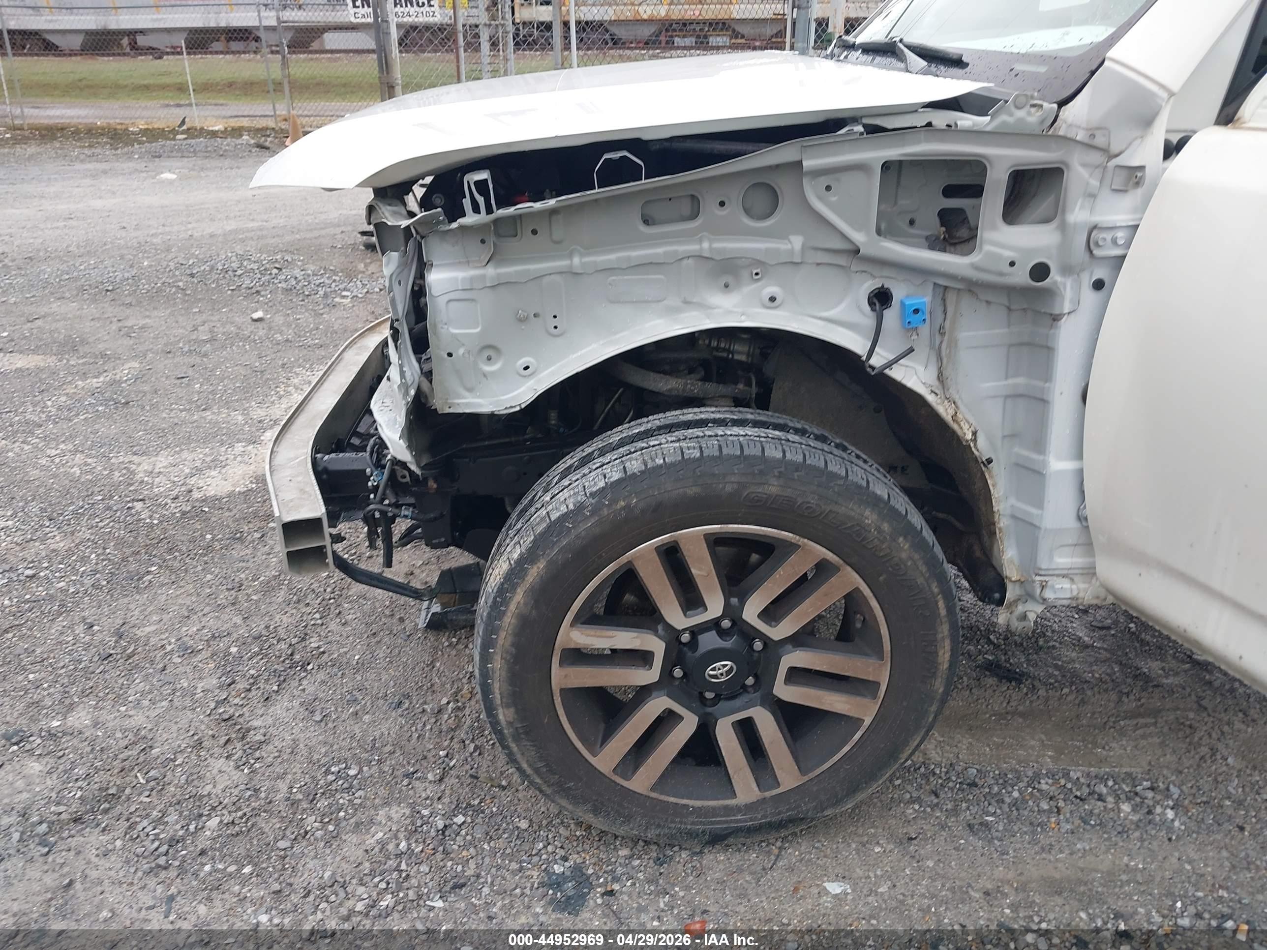 TOYOTA 4RUNNER image 6