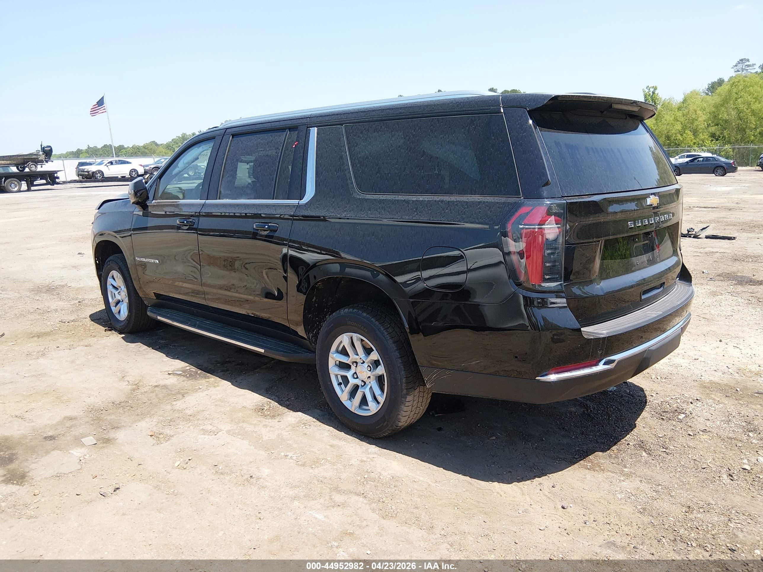 CHEVROLET SUBURBAN image 3