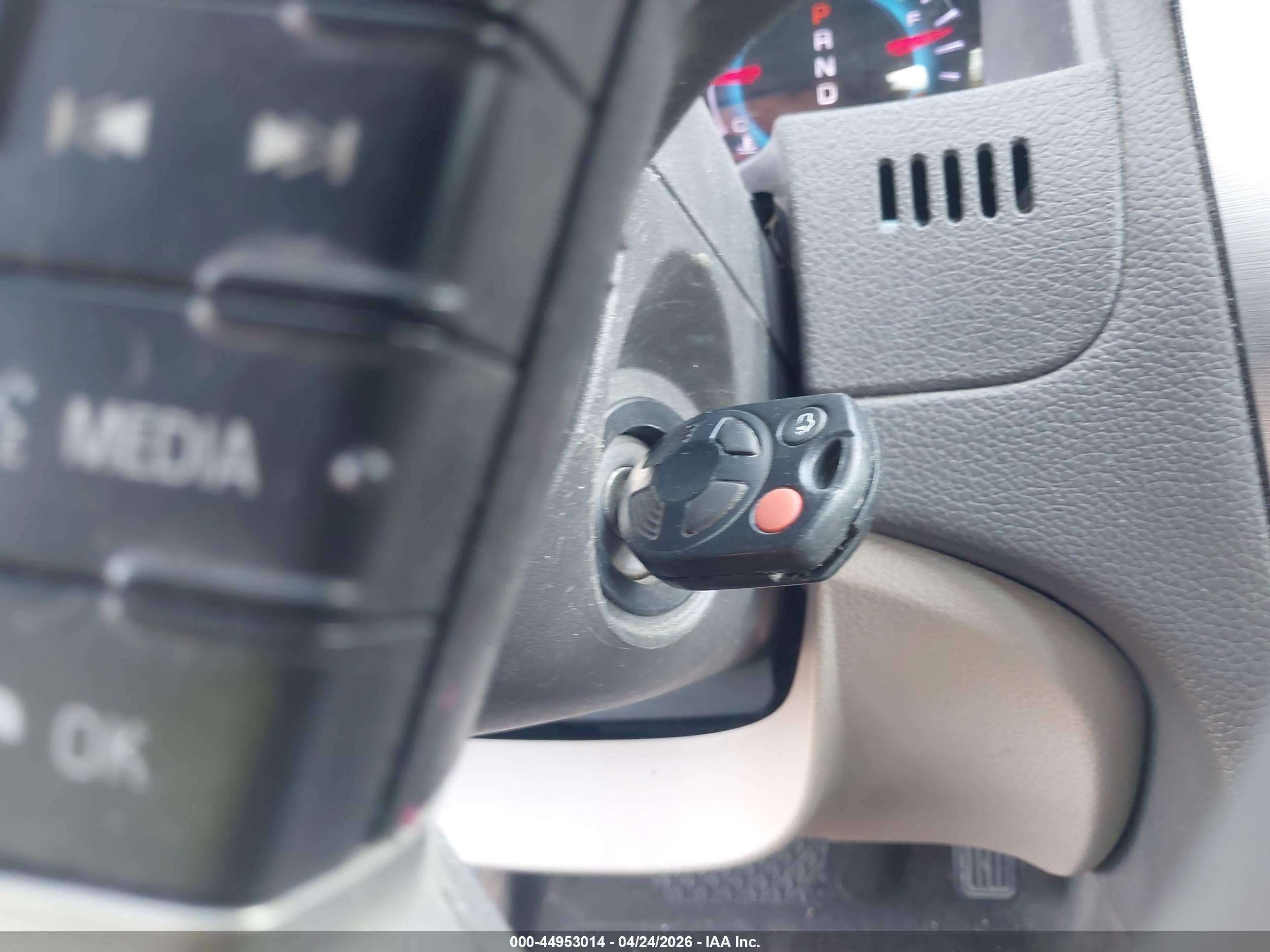 FORD FUSION image 11