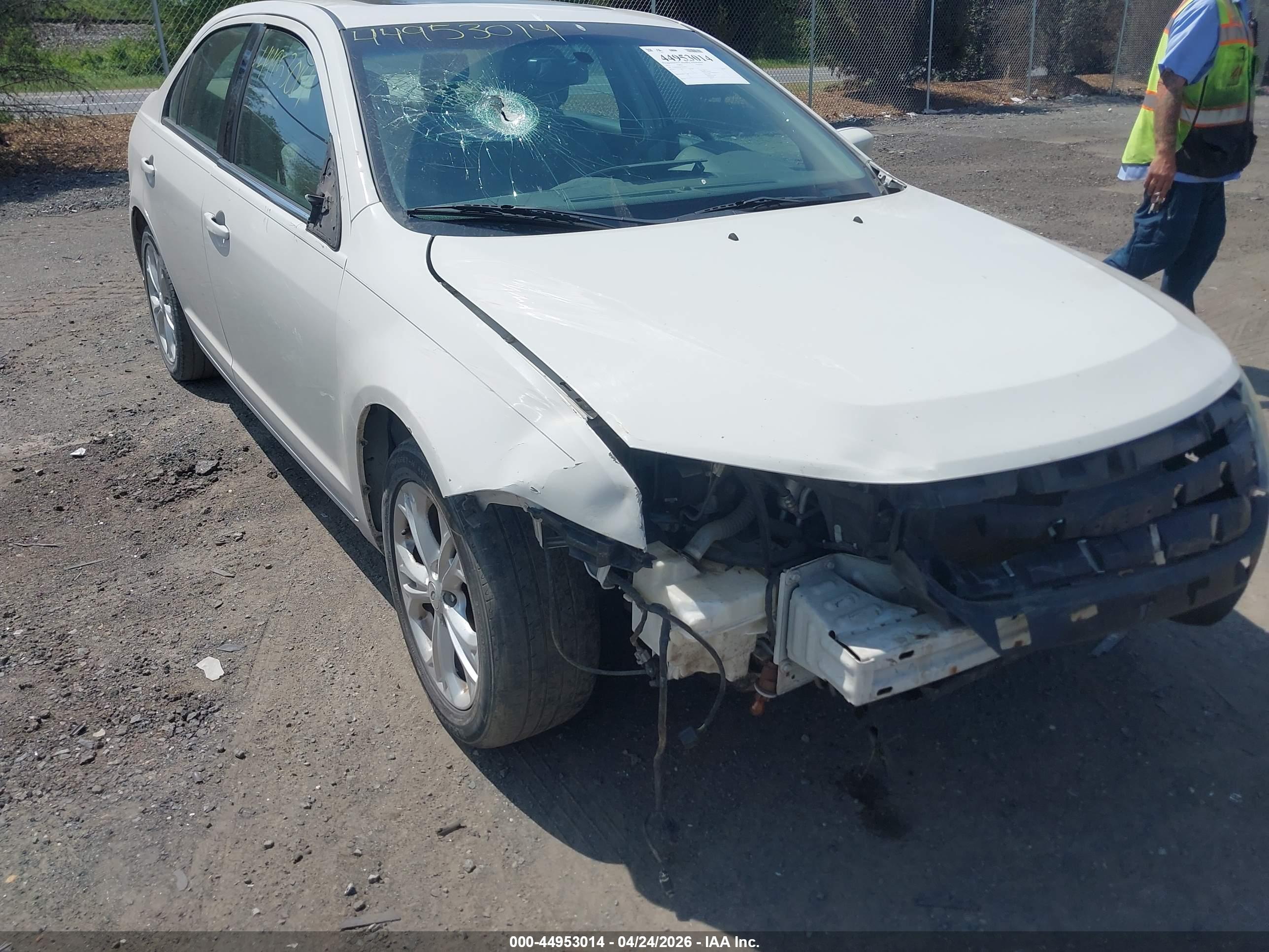 FORD FUSION image 6