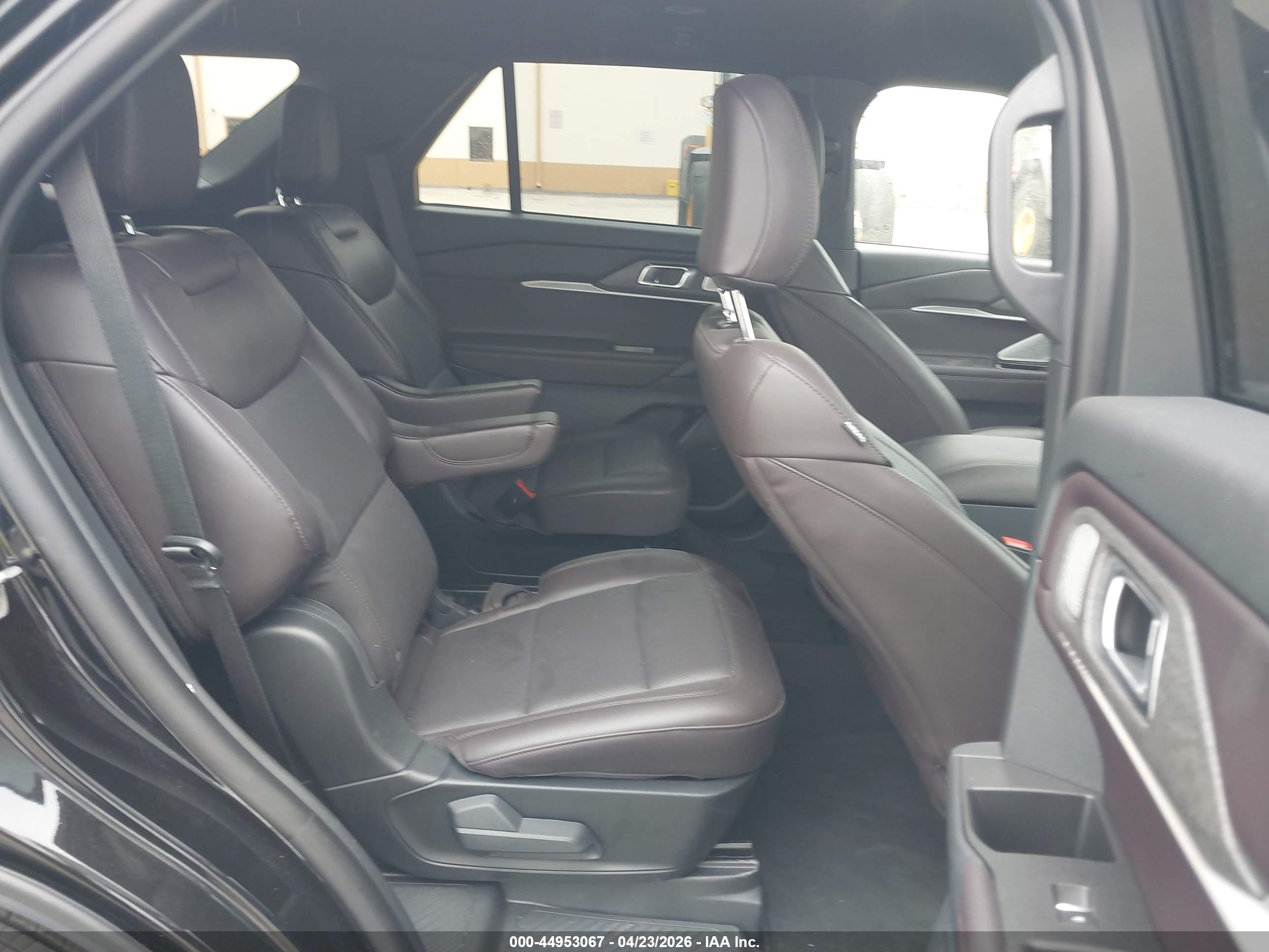 FORD EXPLORER image 8