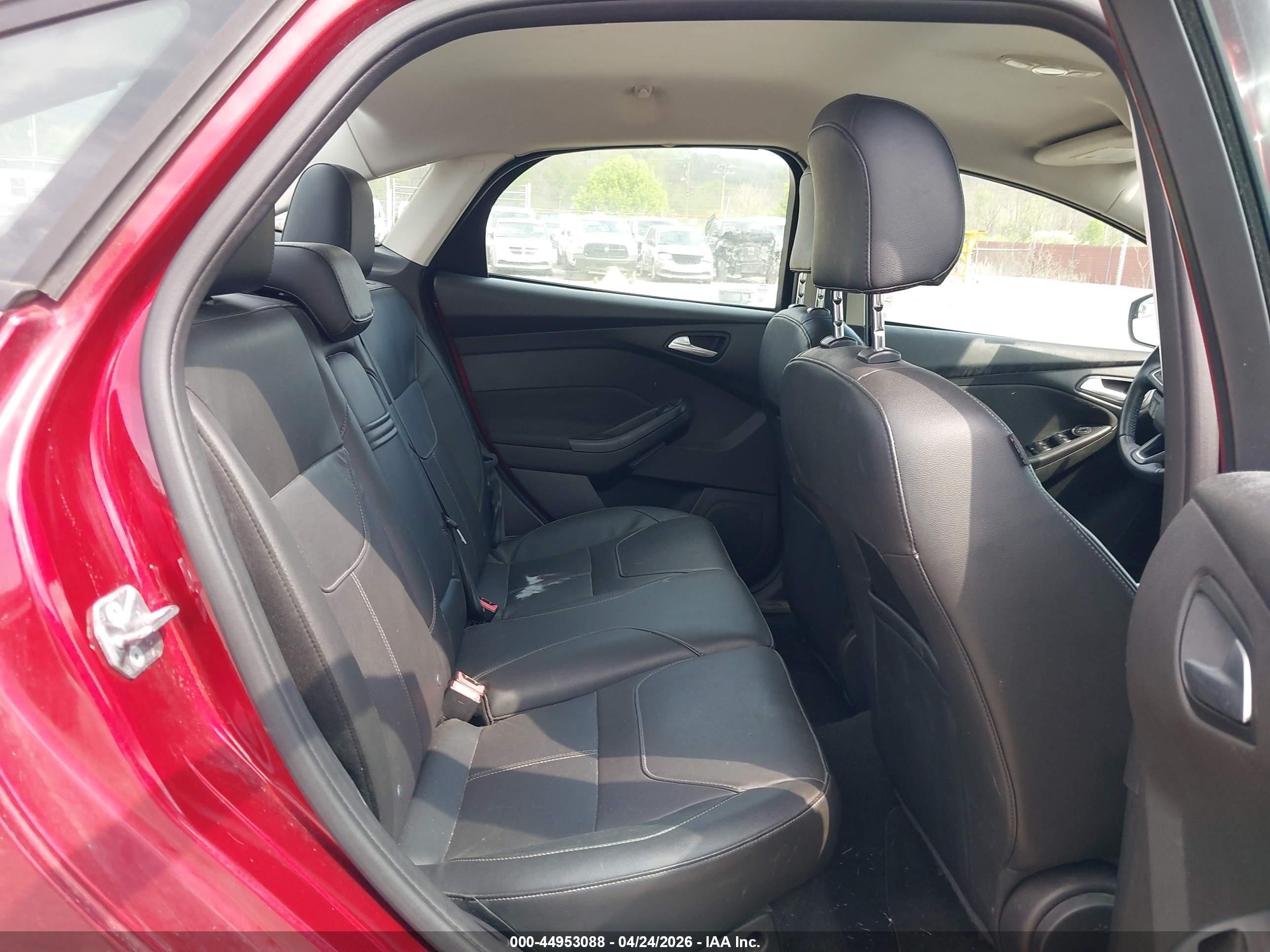 FORD FOCUS image 8