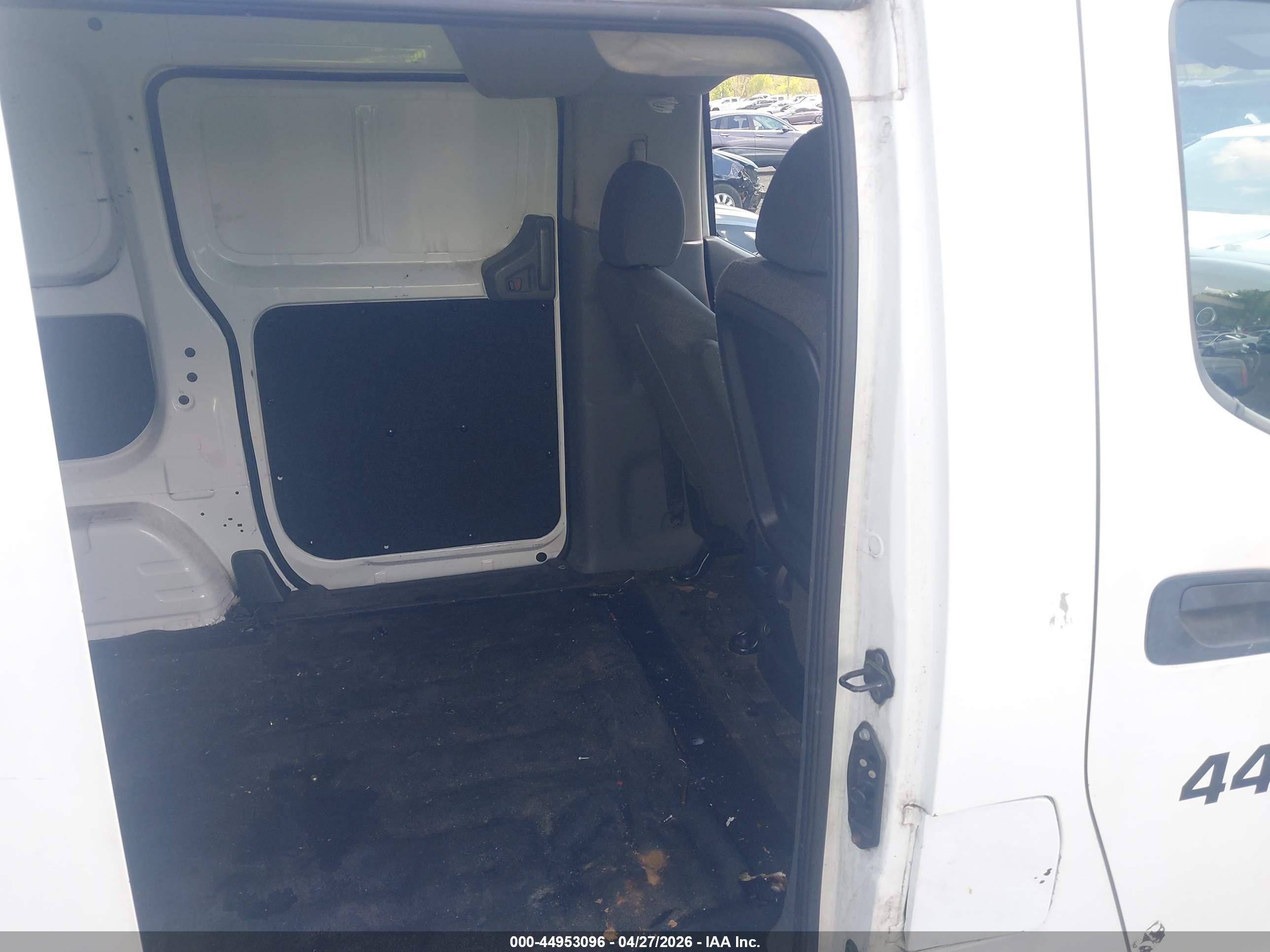 NISSAN NV200 image 8