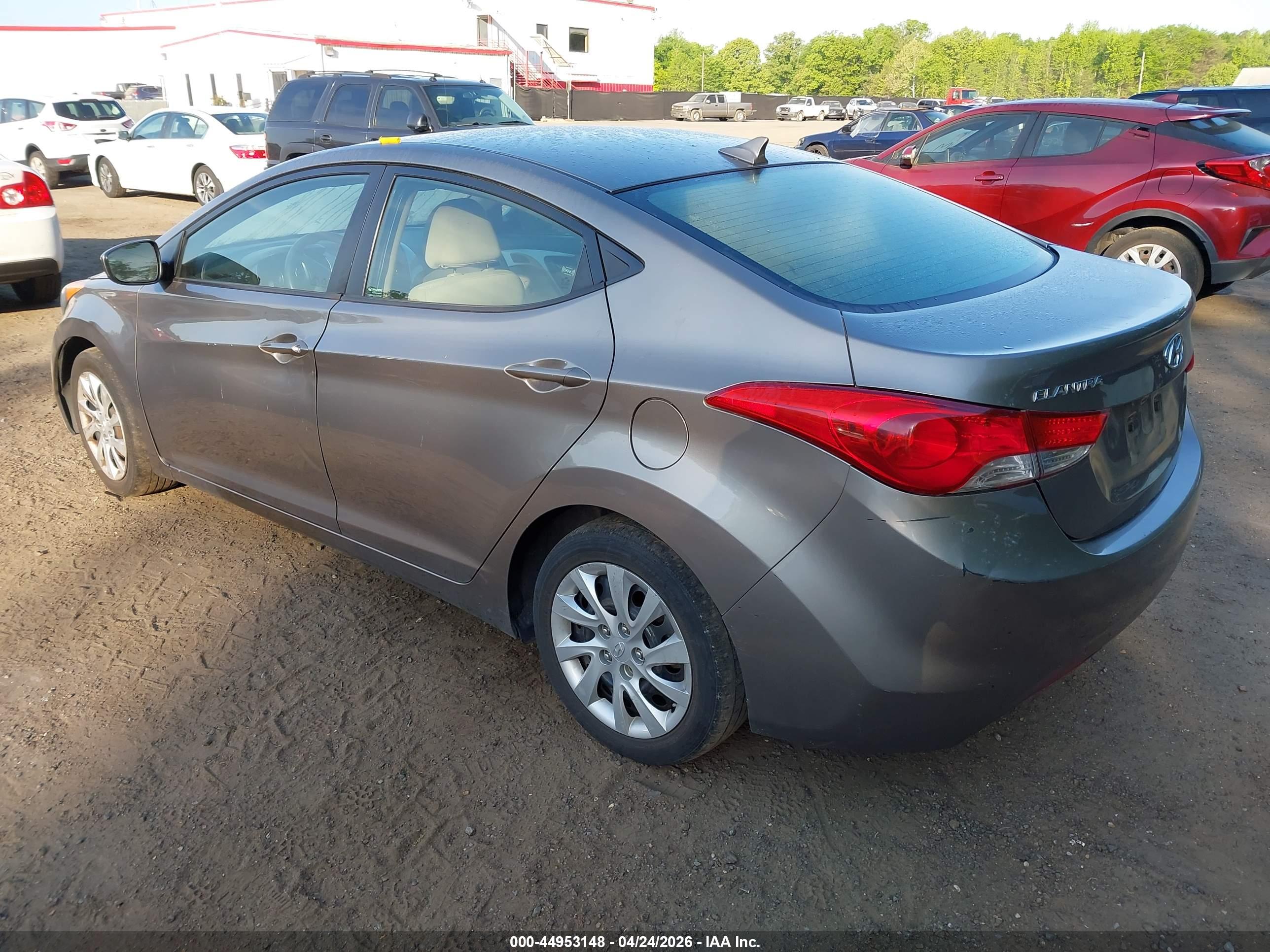 HYUNDAI ELANTRA image 3