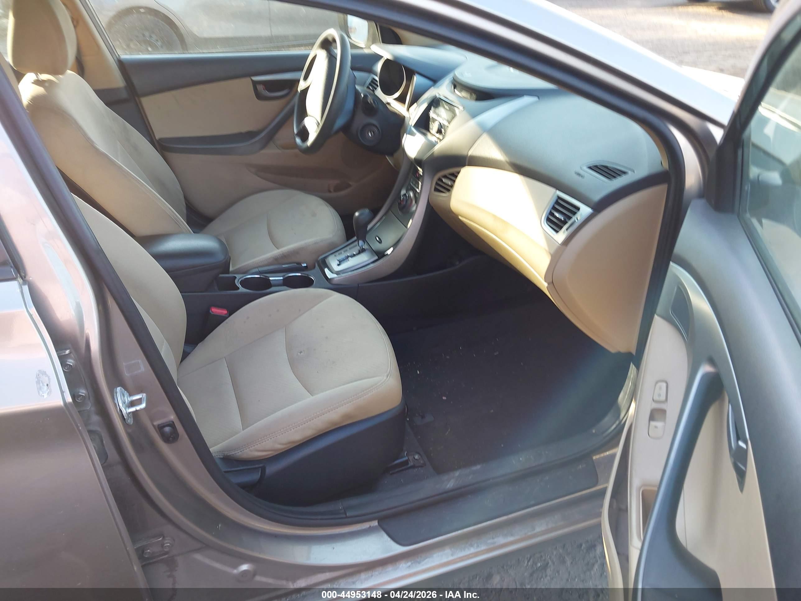 HYUNDAI ELANTRA image 5