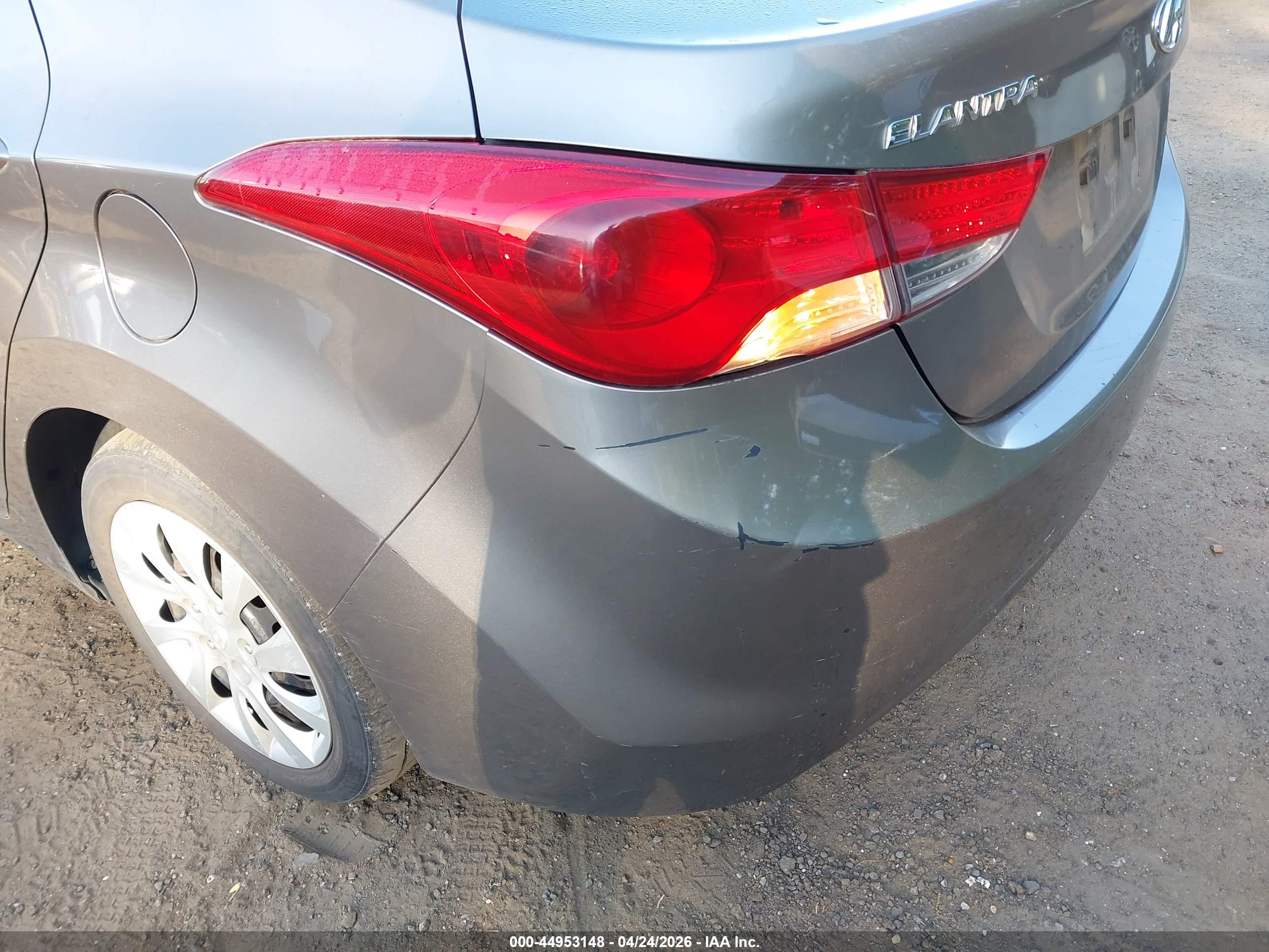 HYUNDAI ELANTRA image 6