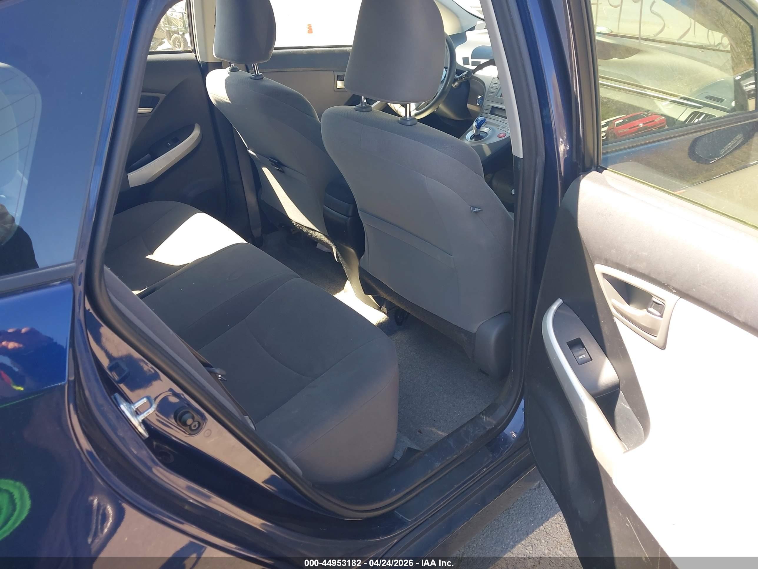 TOYOTA PRIUS image 8