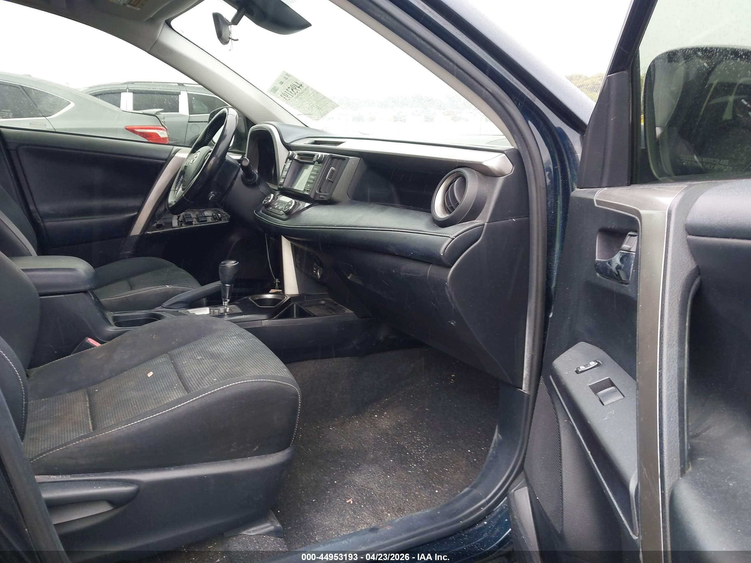 TOYOTA RAV4 image 5
