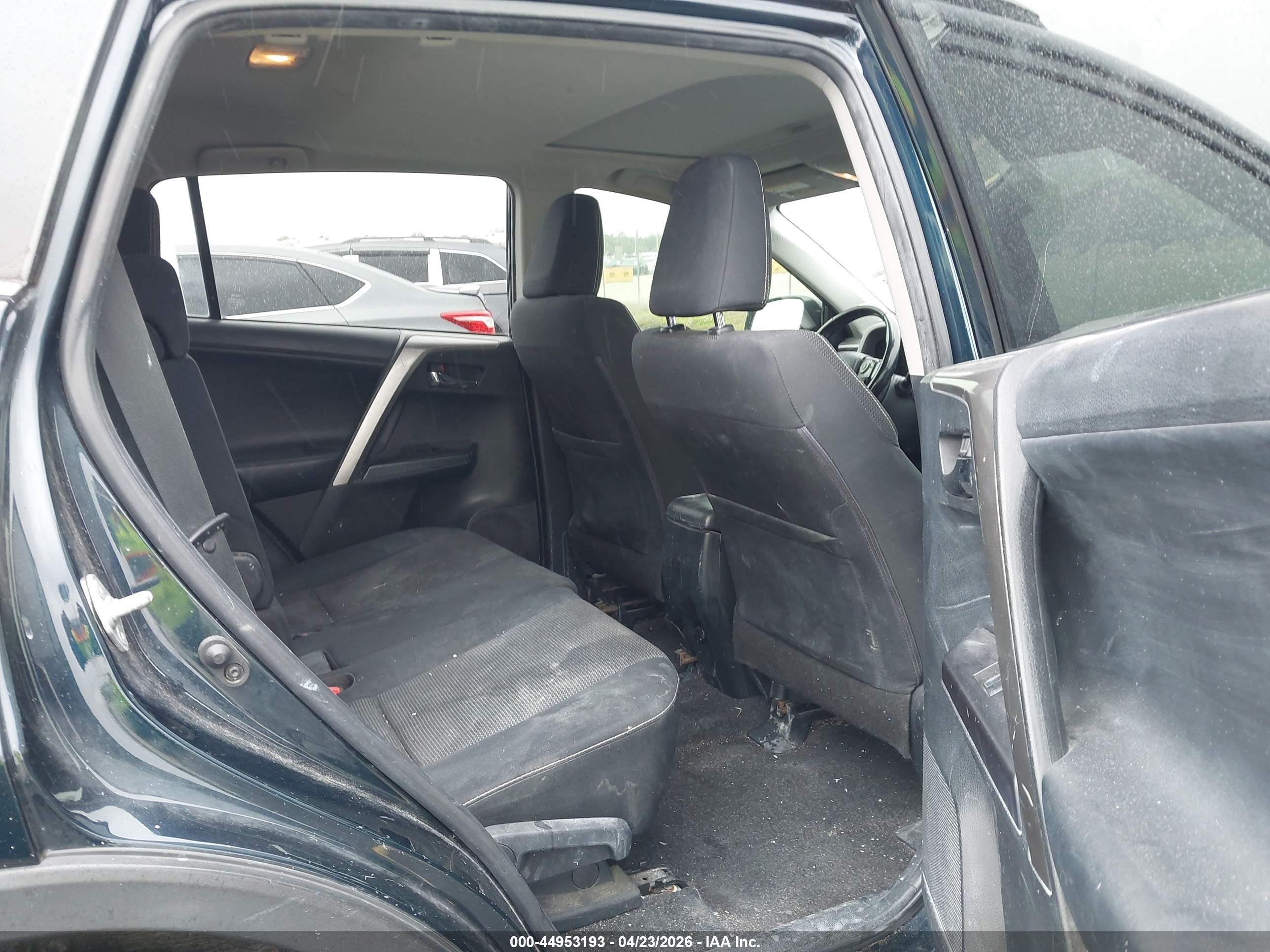 TOYOTA RAV4 image 8