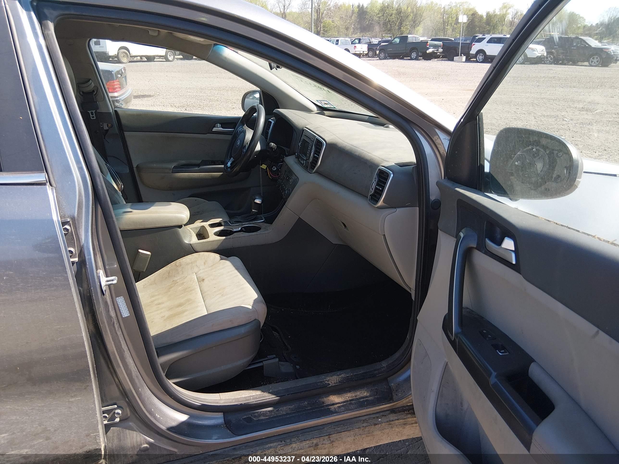 KIA SPORTAGE image 5