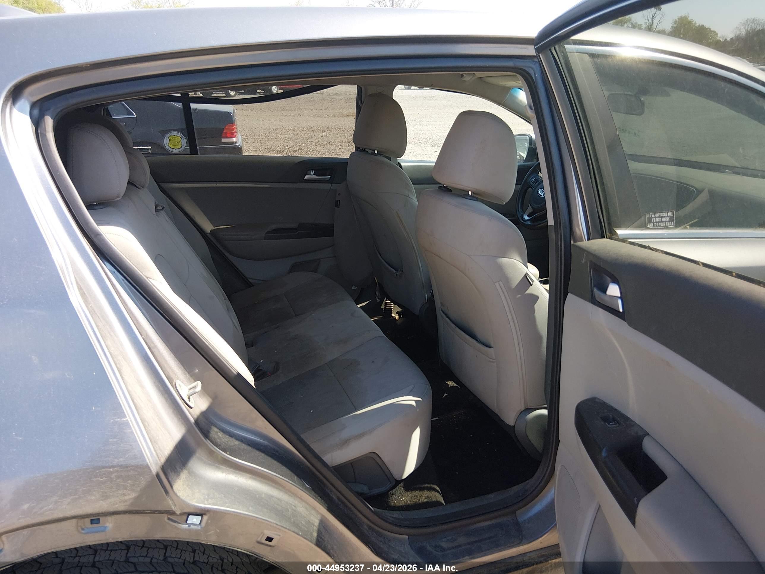 KIA SPORTAGE image 8