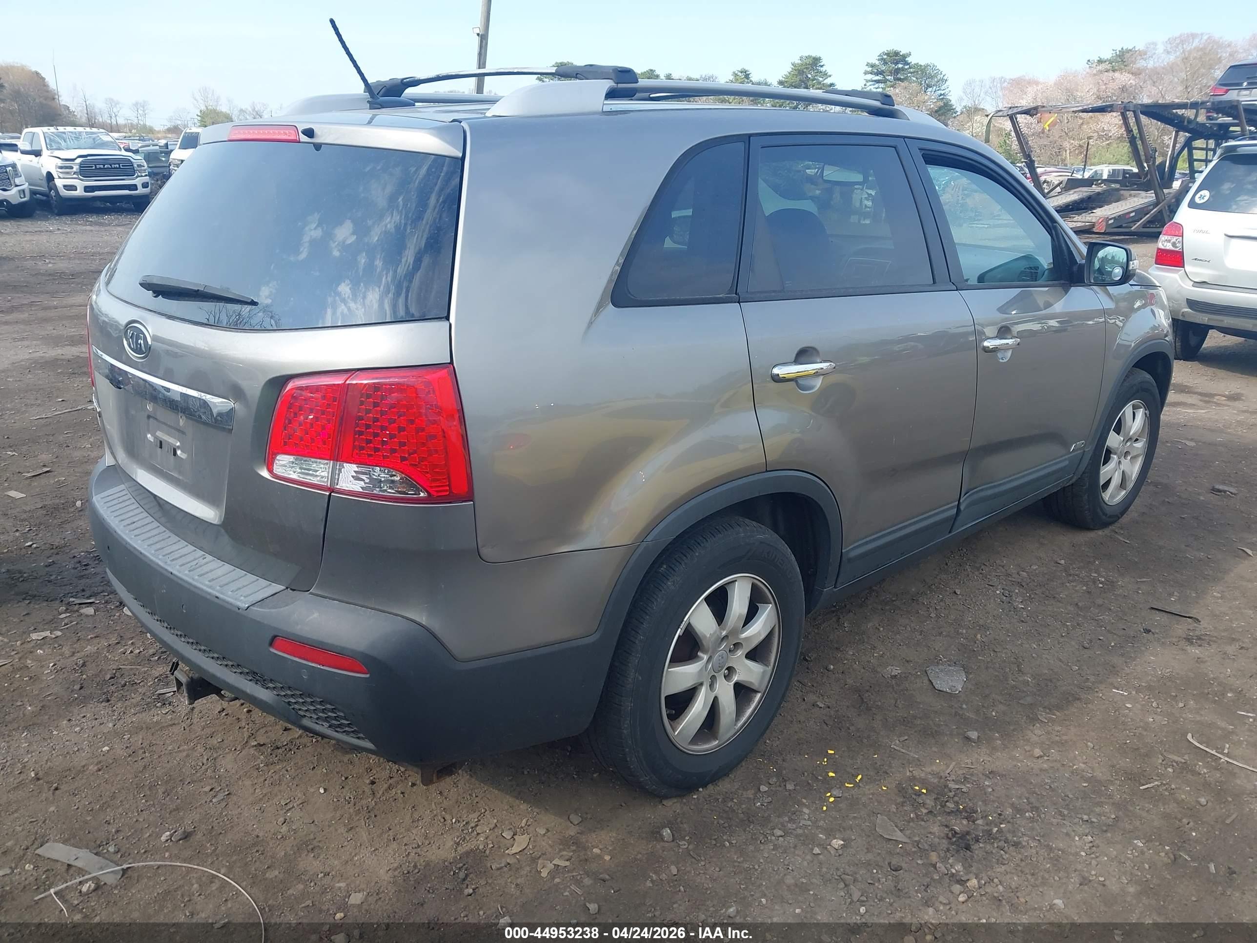 KIA SORENTO image 4