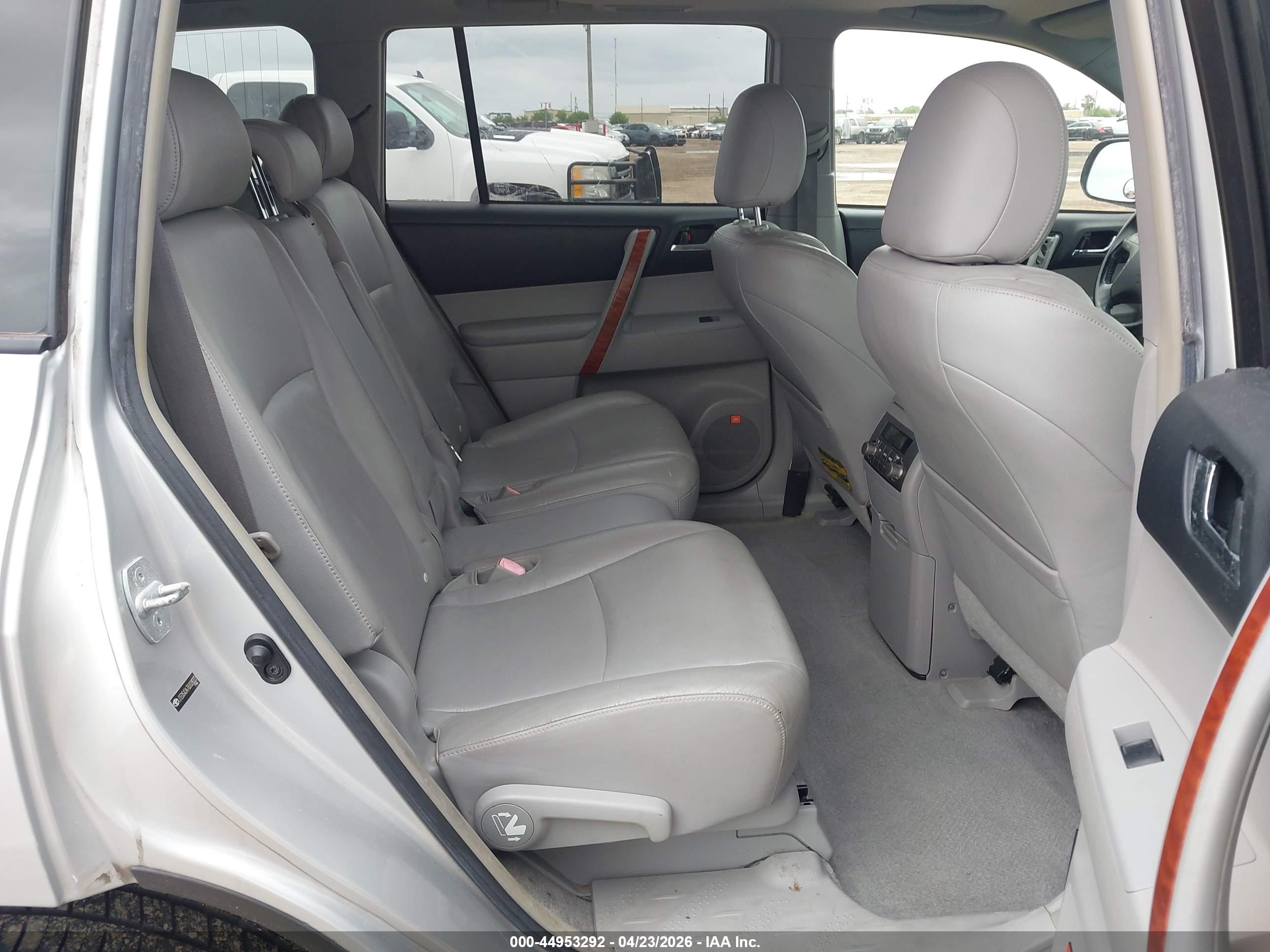 TOYOTA HIGHLANDER image 8