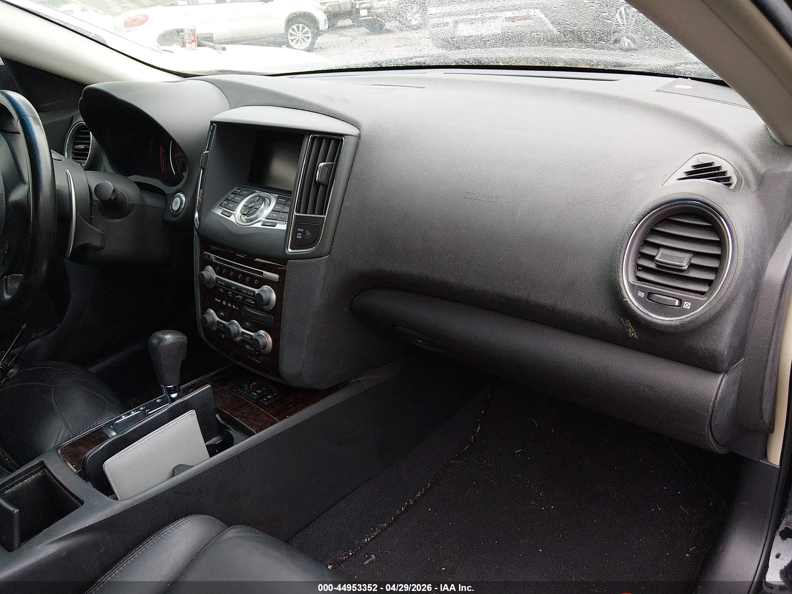NISSAN MAXIMA image 5