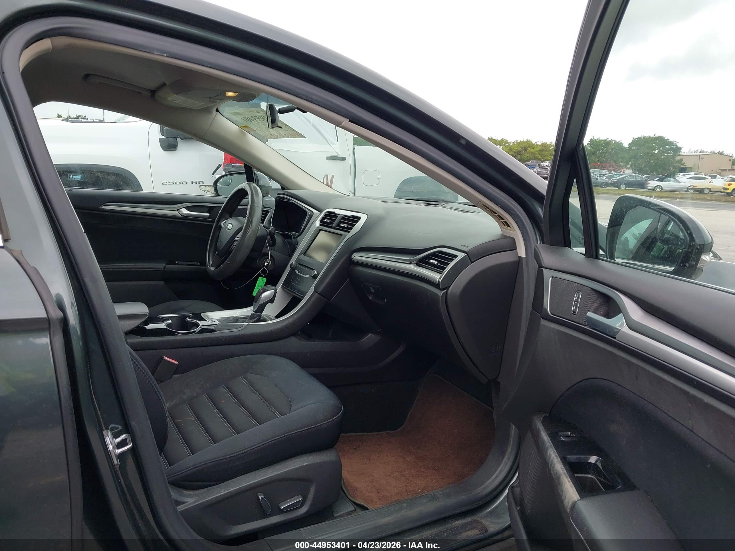 FORD FUSION image 5