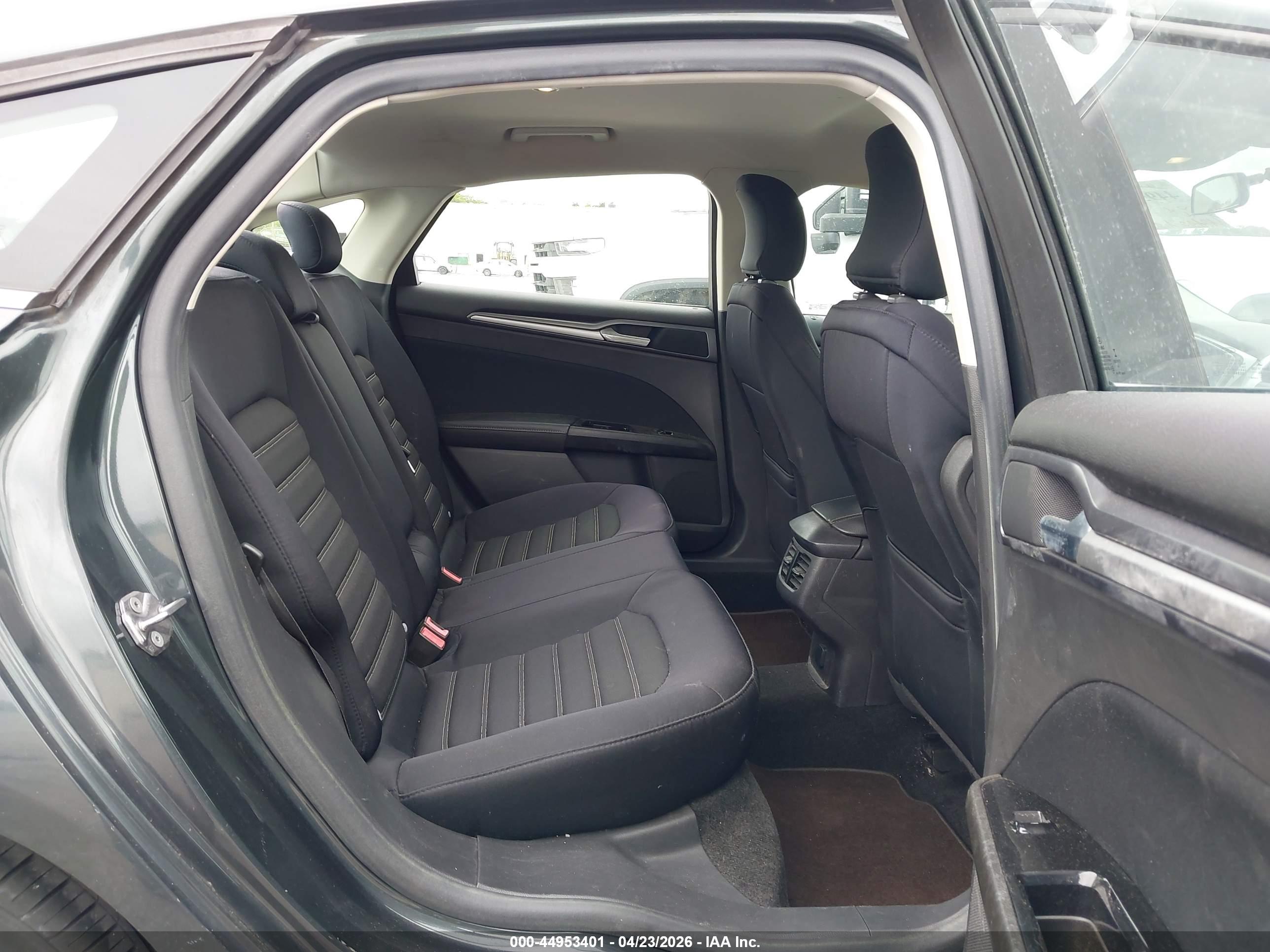 FORD FUSION image 8