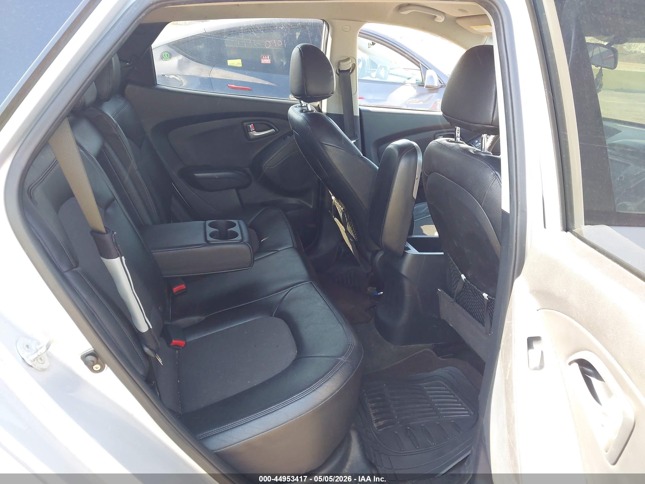 HYUNDAI TUCSON image 8