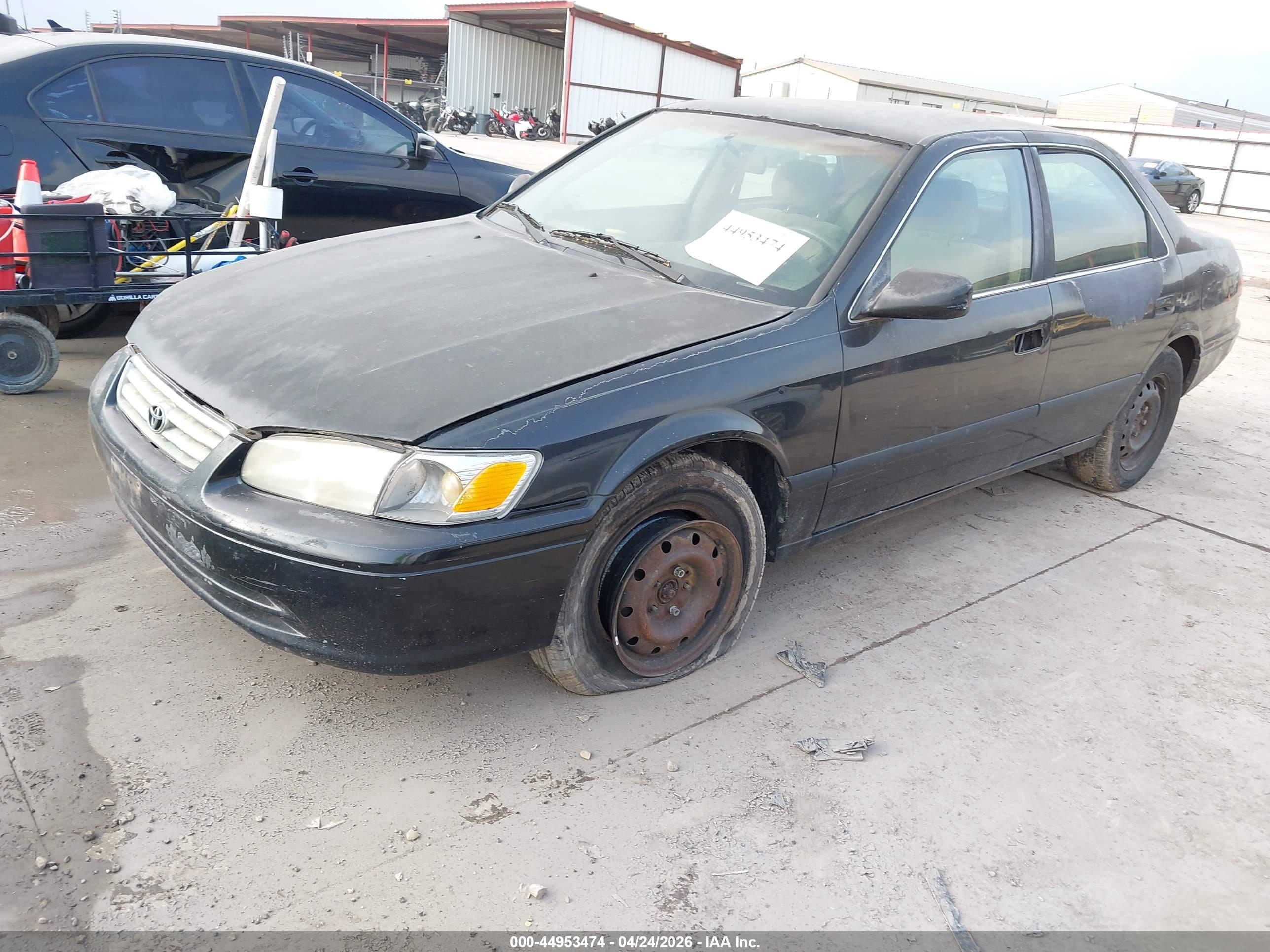 TOYOTA CAMRY image 2