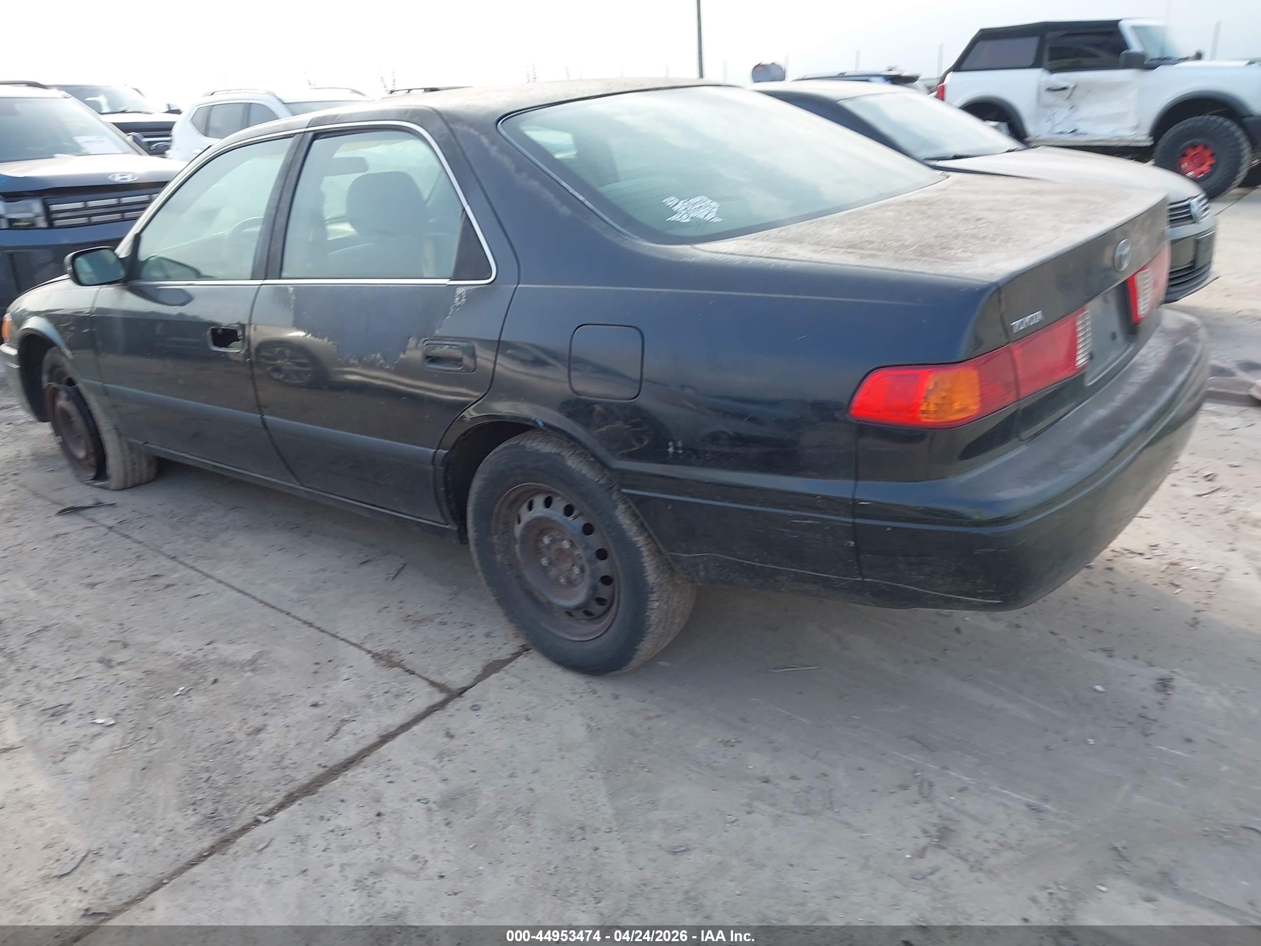 TOYOTA CAMRY image 3