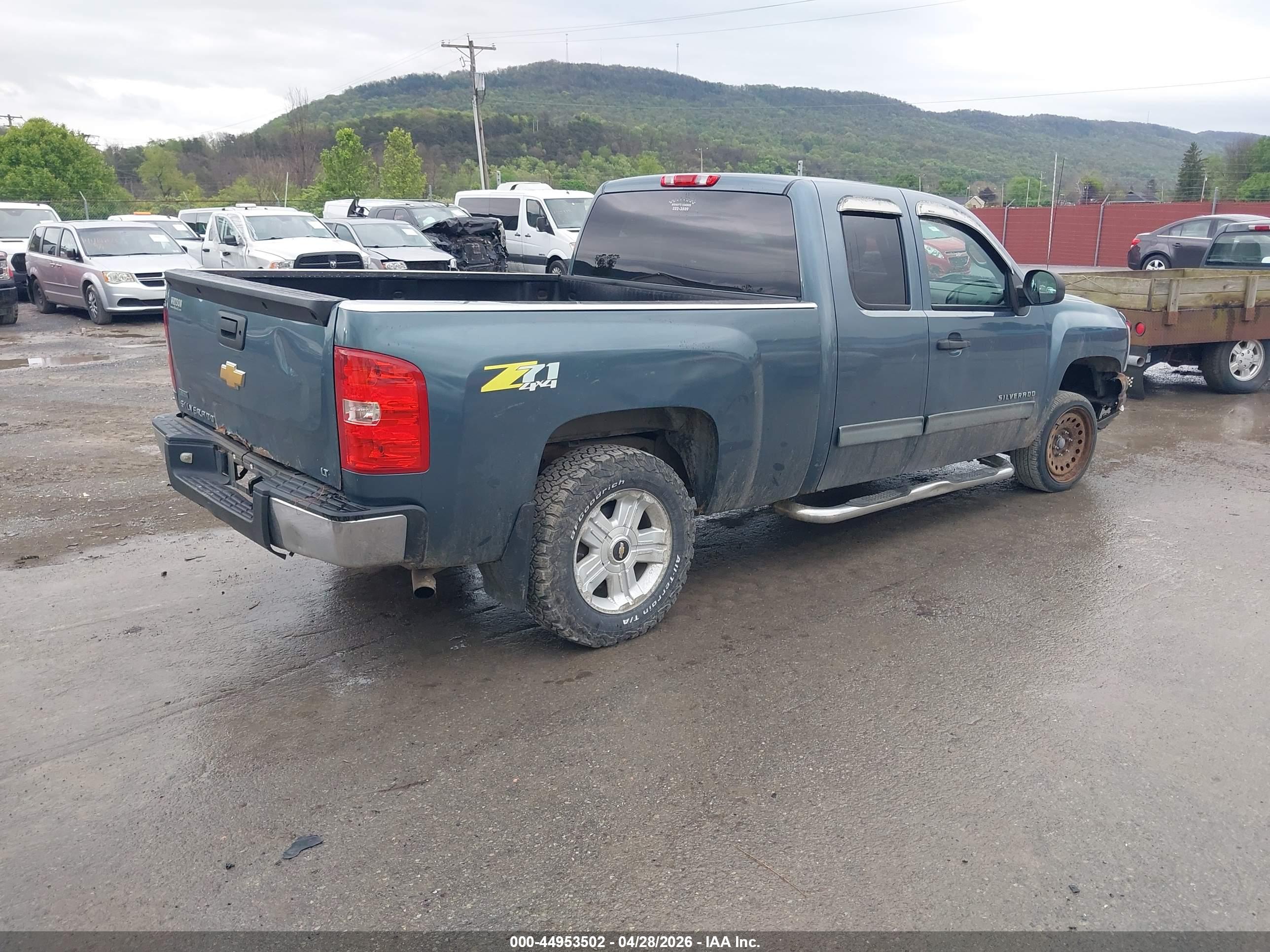 CHEVROLET SILVERADO image 4