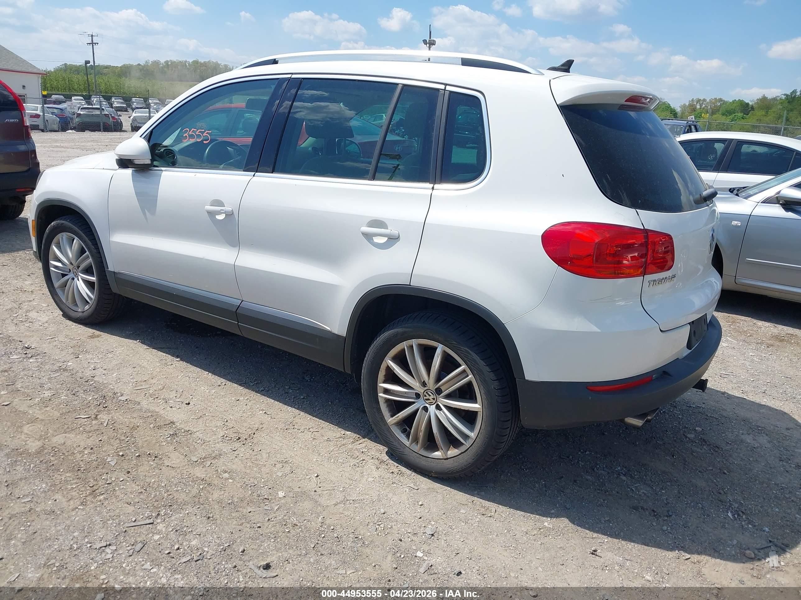 VOLKSWAGEN TIGUAN image 3