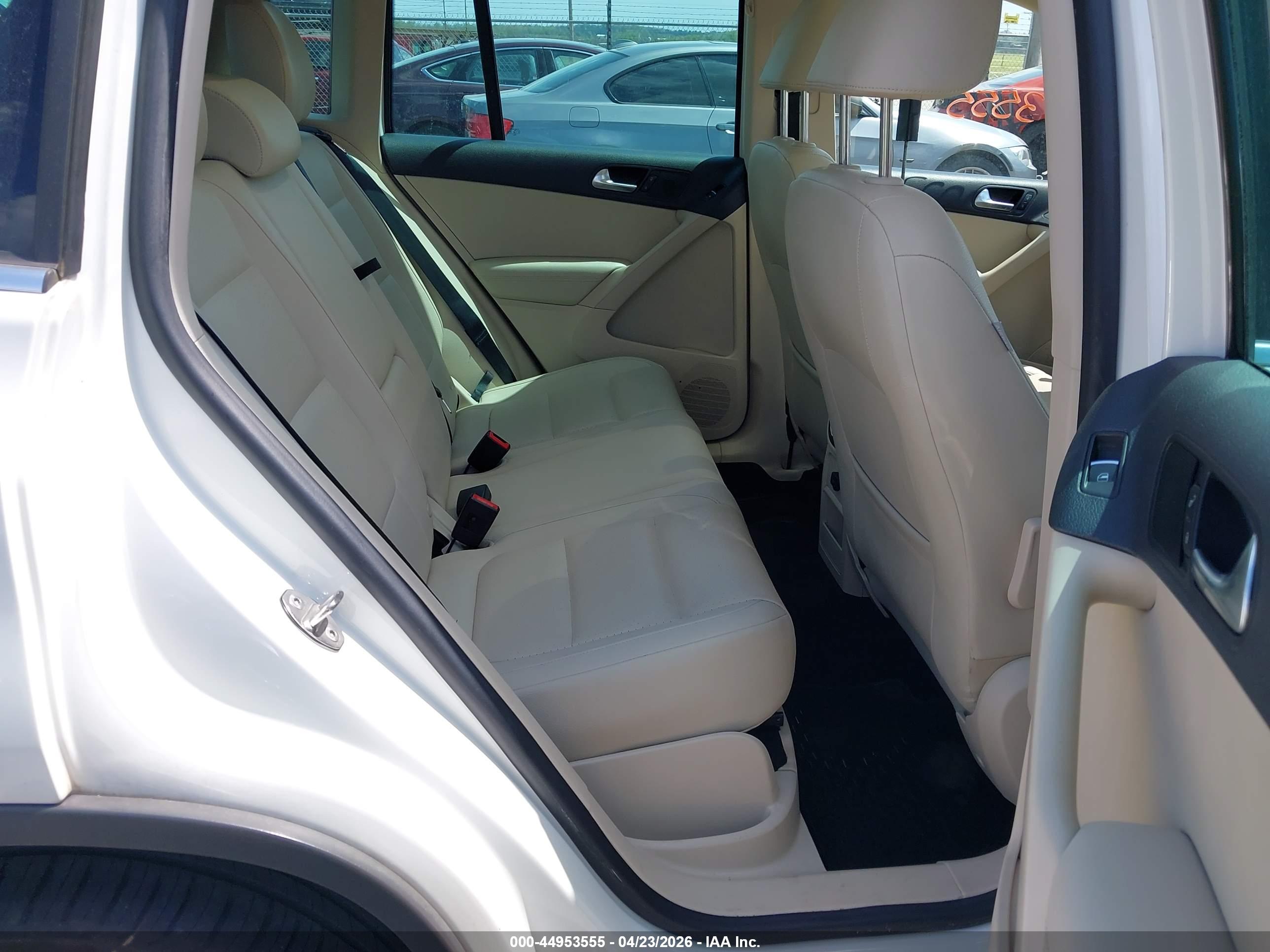 VOLKSWAGEN TIGUAN image 8