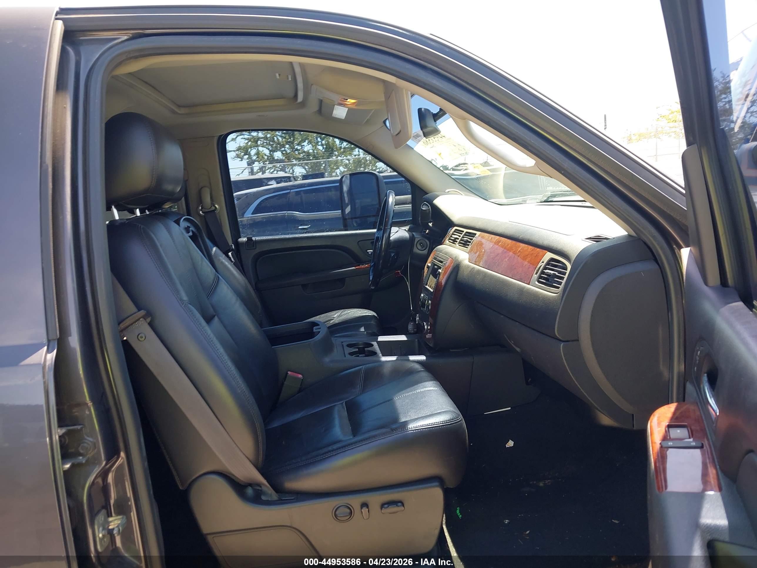 CHEVROLET SILVERADO image 5