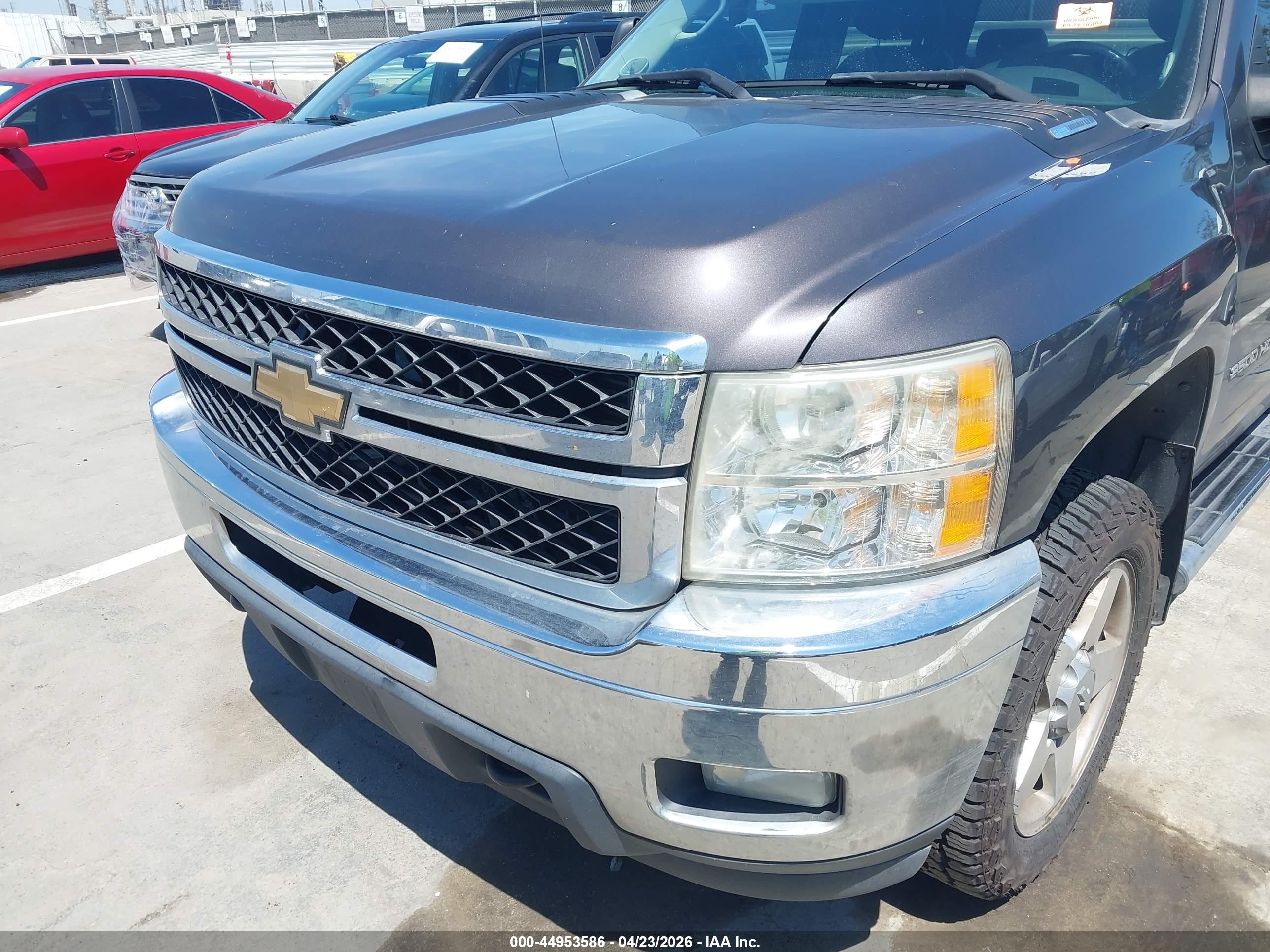 CHEVROLET SILVERADO image 6