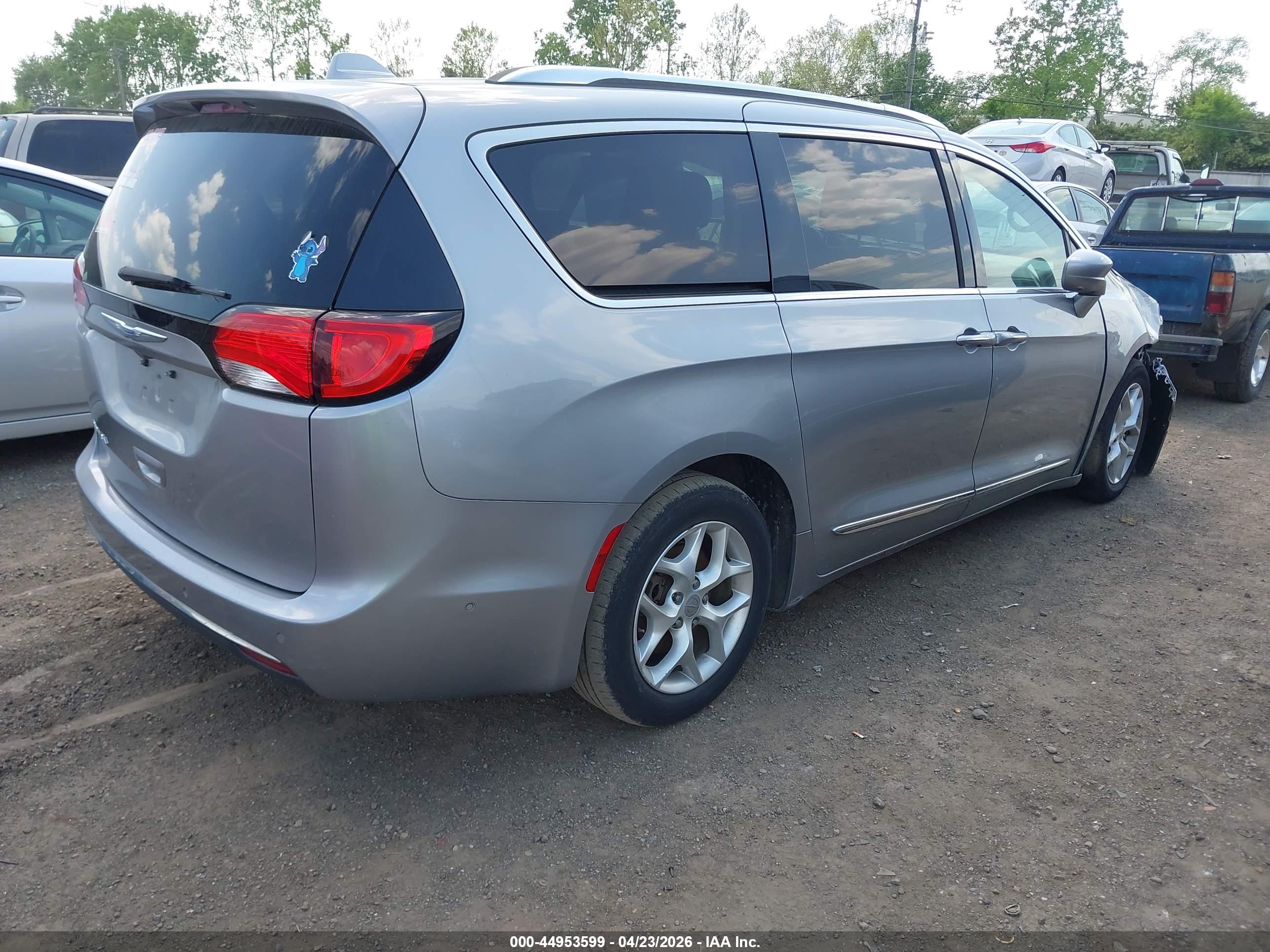 CHRYSLER PACIFICA image 4