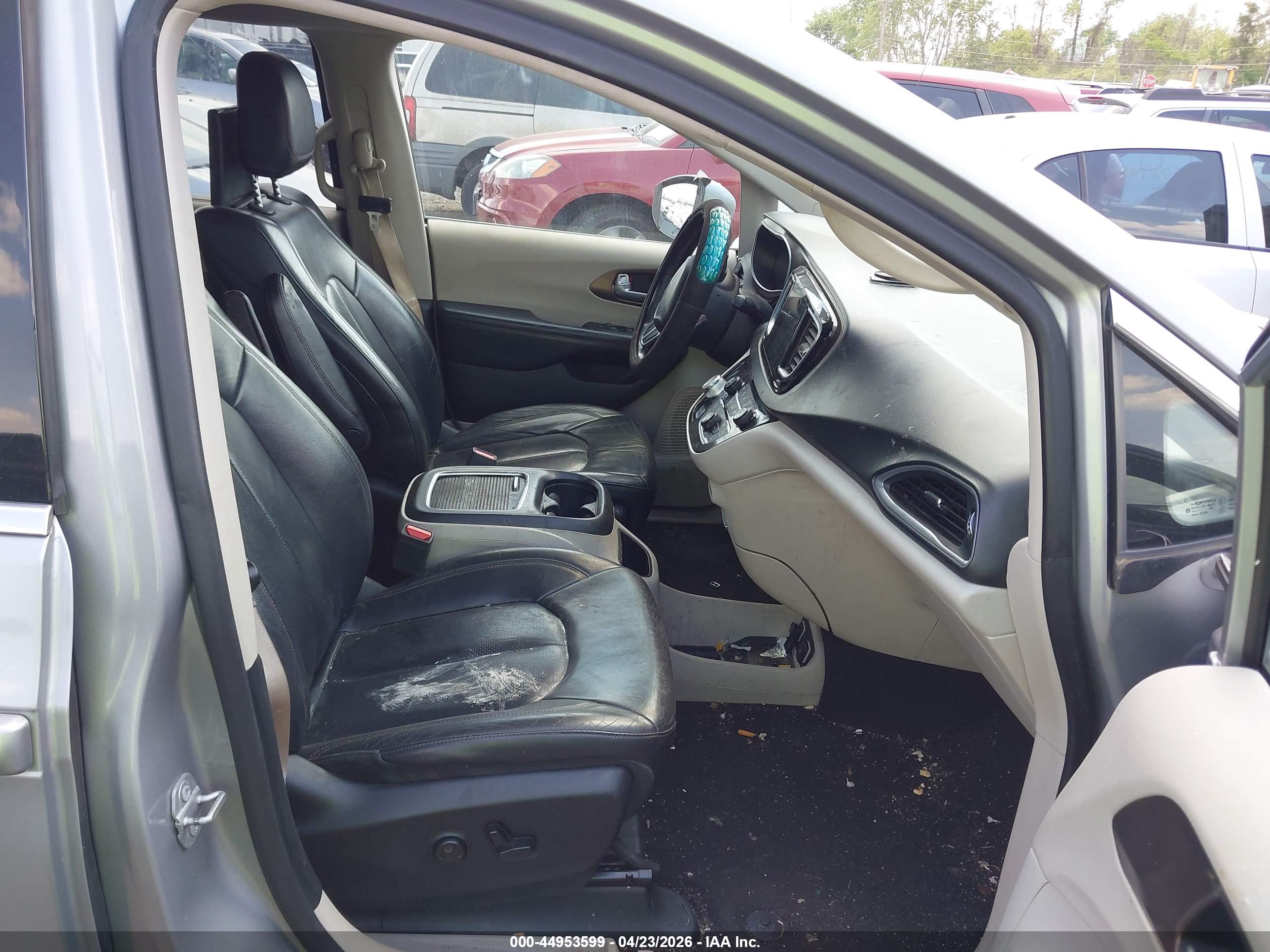 CHRYSLER PACIFICA image 5