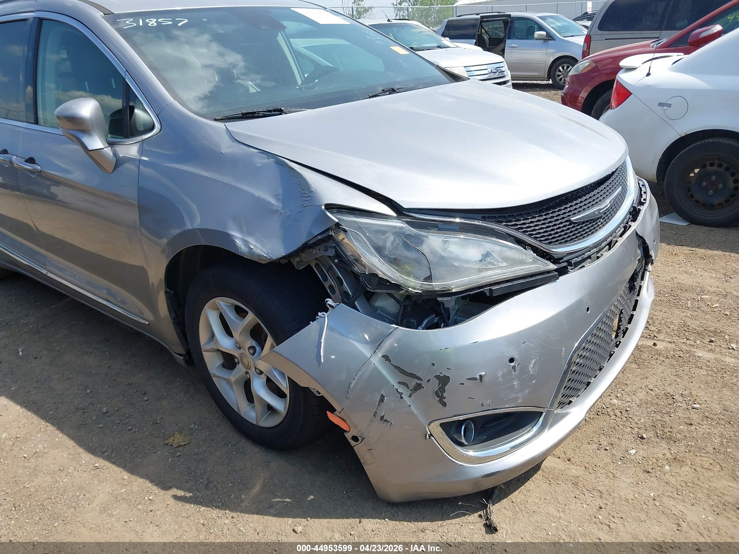 CHRYSLER PACIFICA image 6