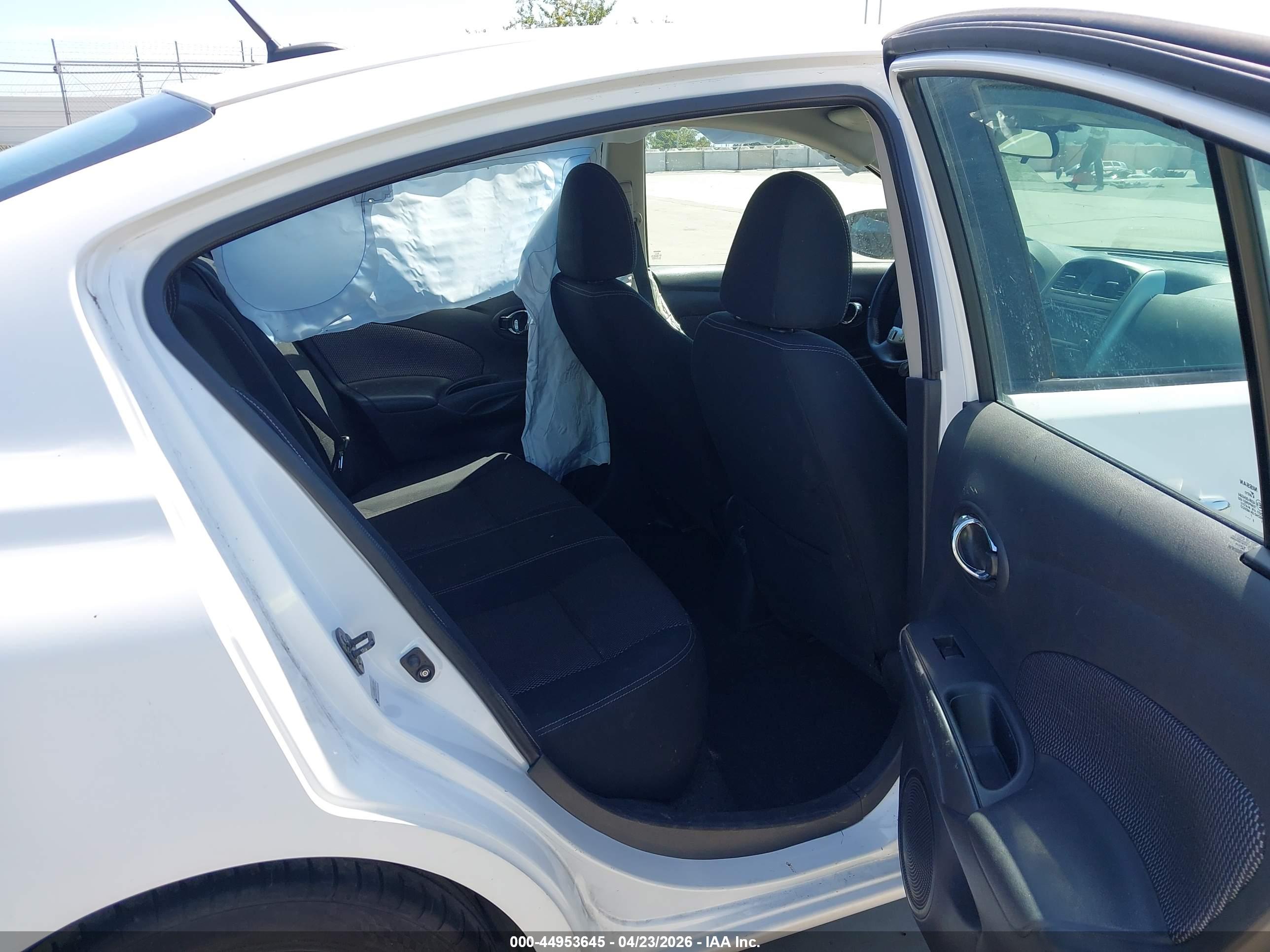 NISSAN VERSA image 8