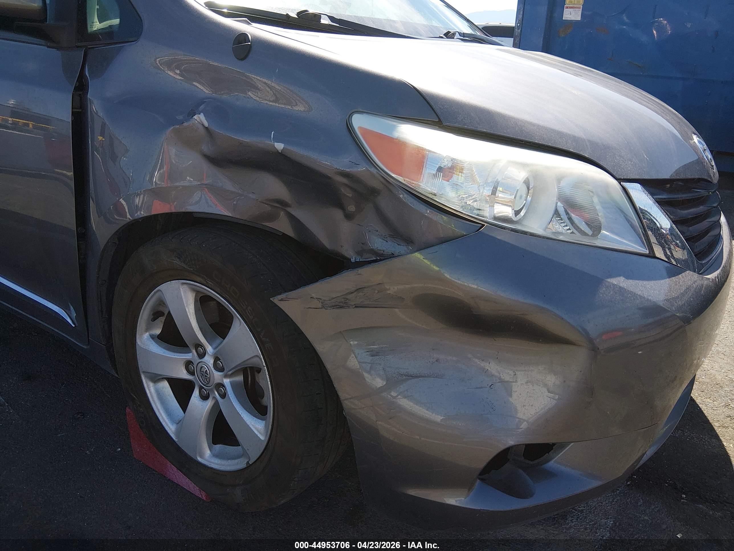 TOYOTA SIENNA image 6