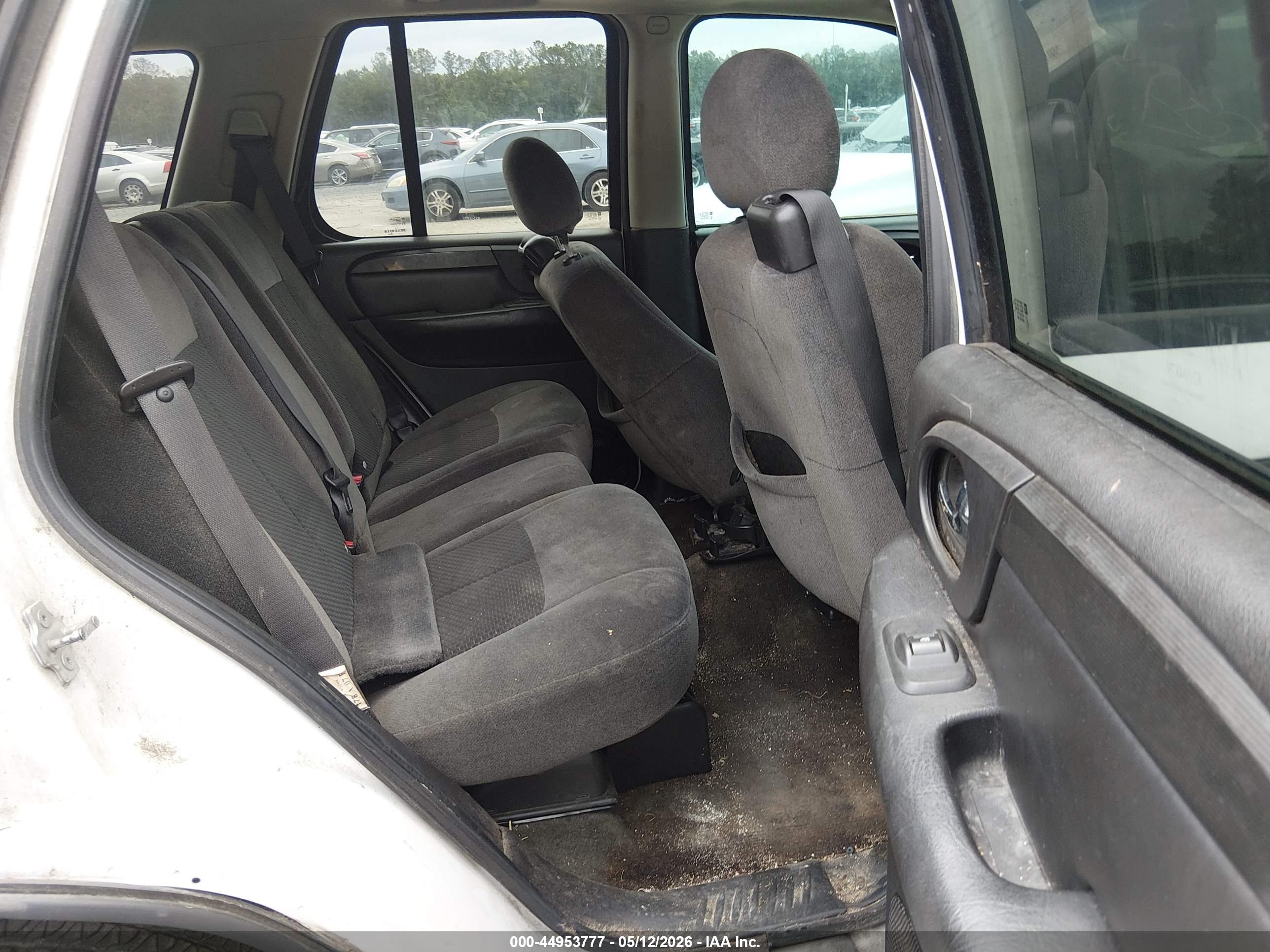GMC ENVOY image 8