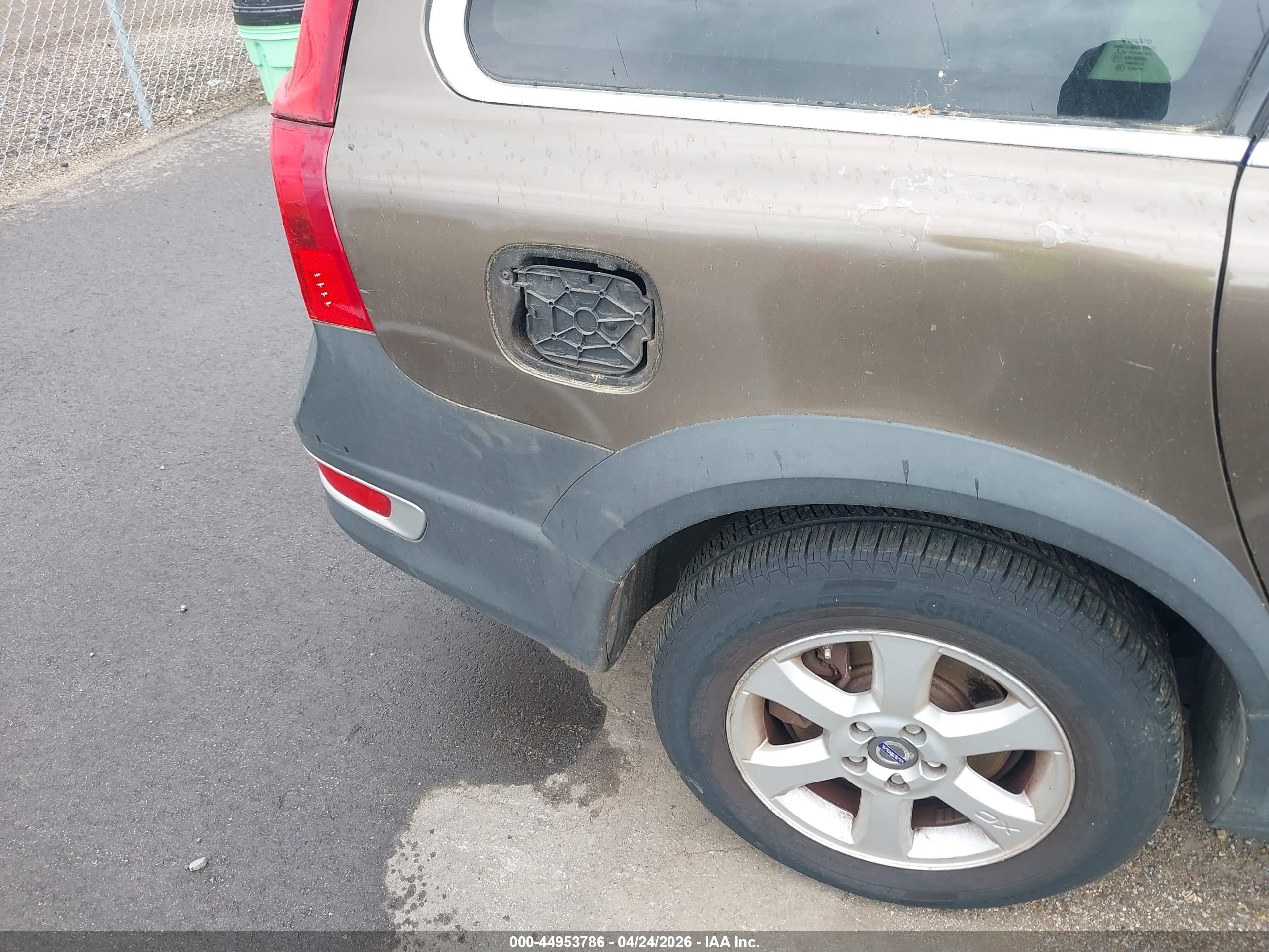 VOLVO XC70 image 6