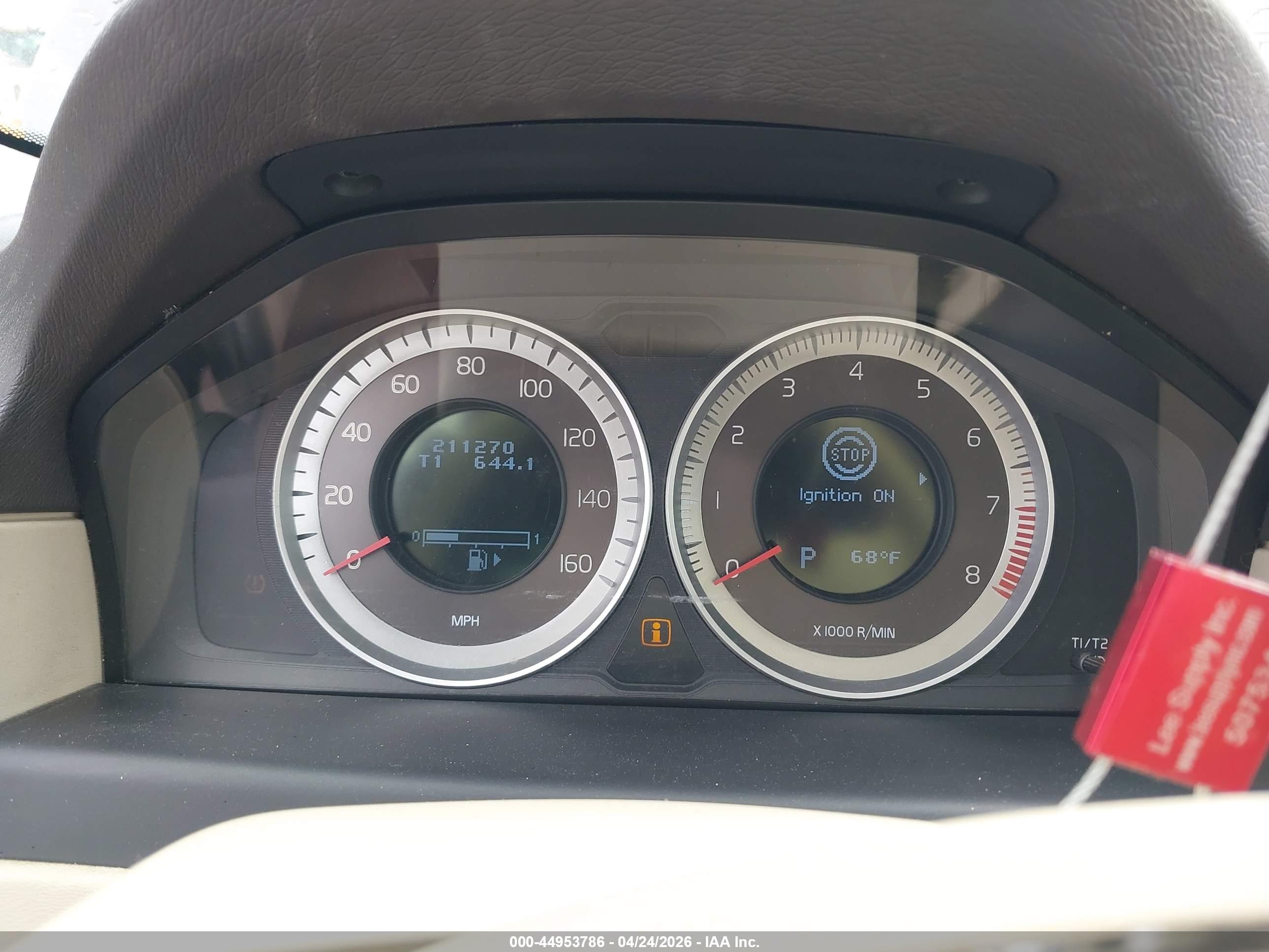 VOLVO XC70 image 7