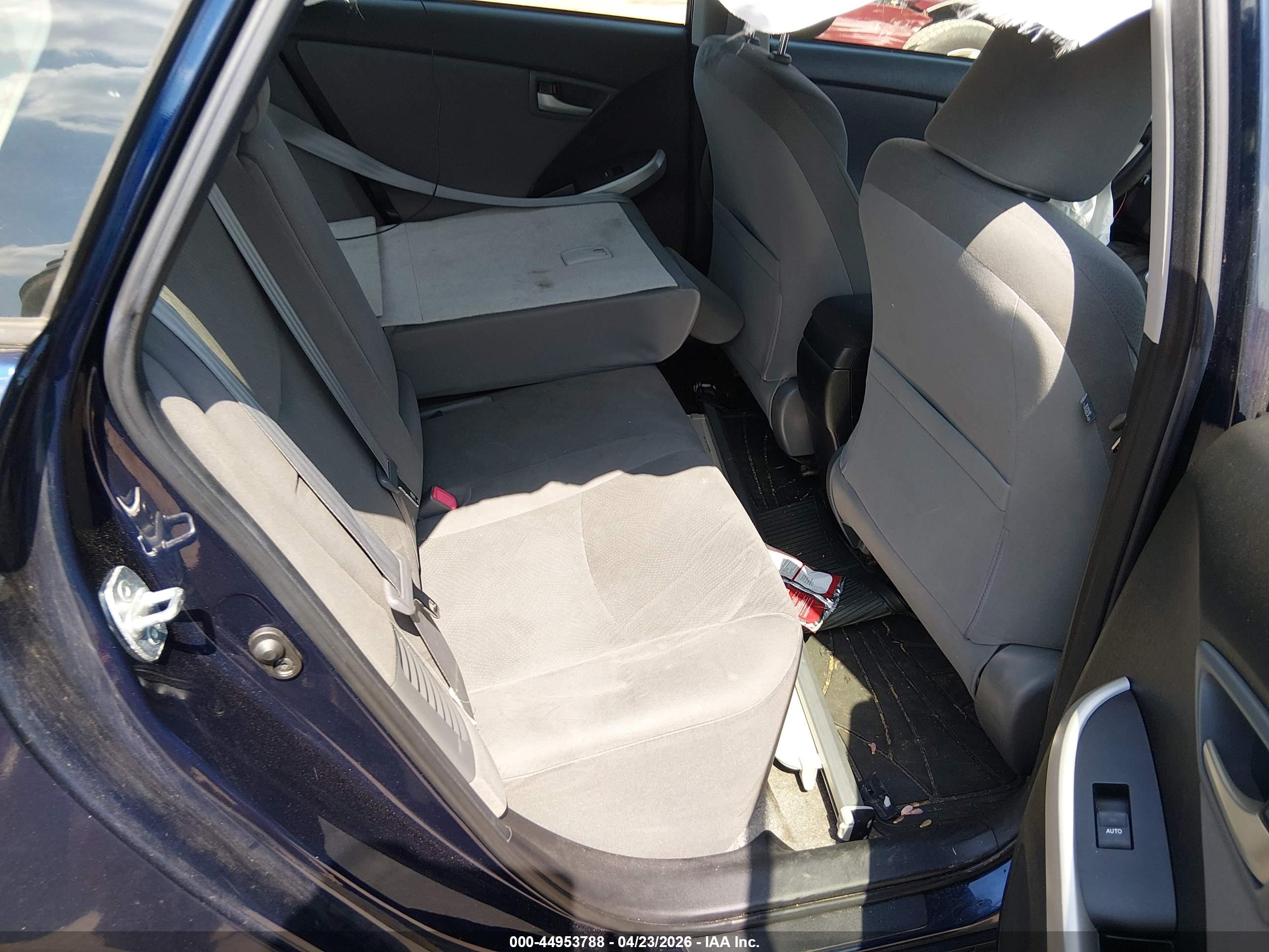 TOYOTA PRIUS image 8