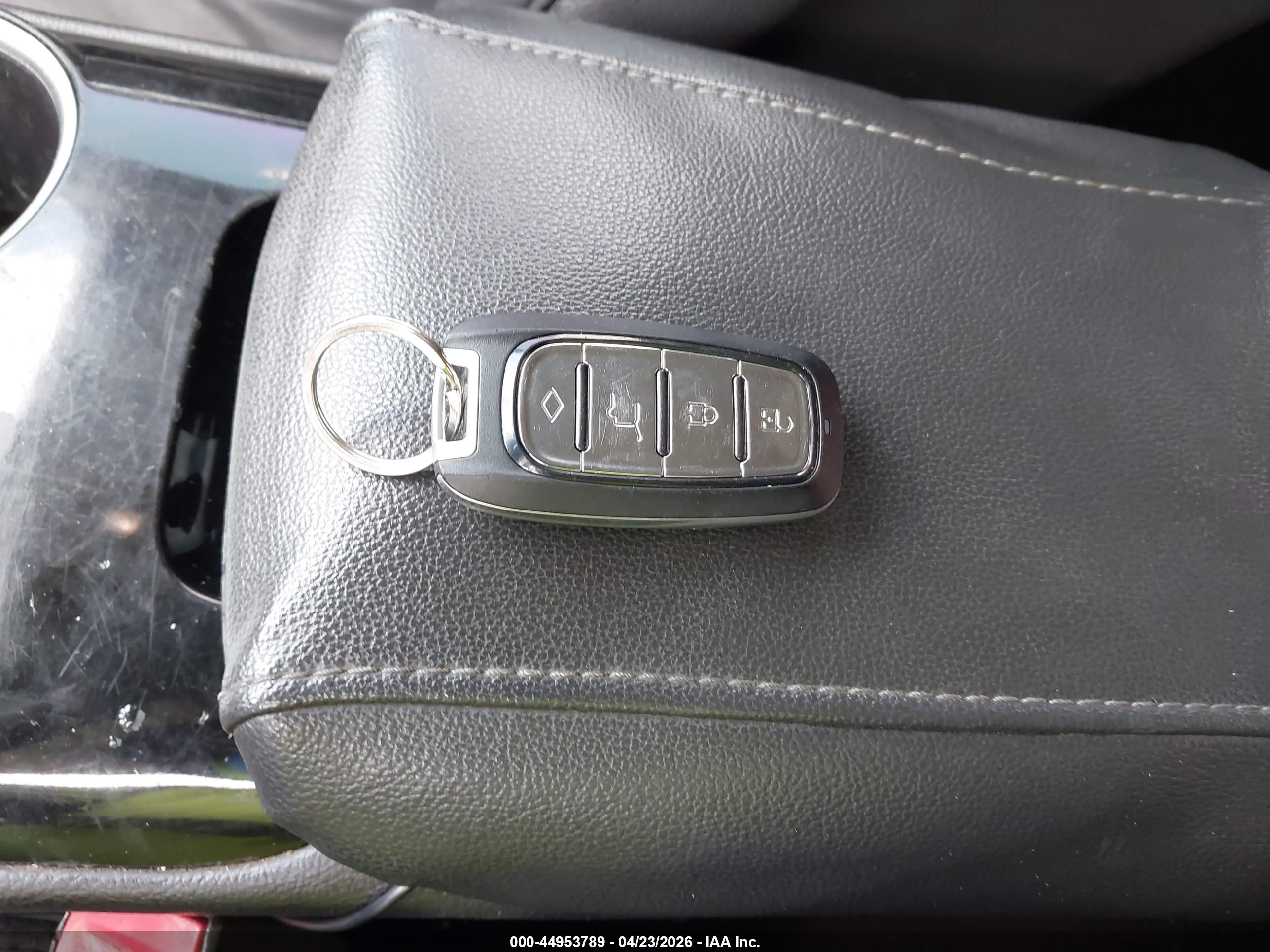 FORD FUSION image 11