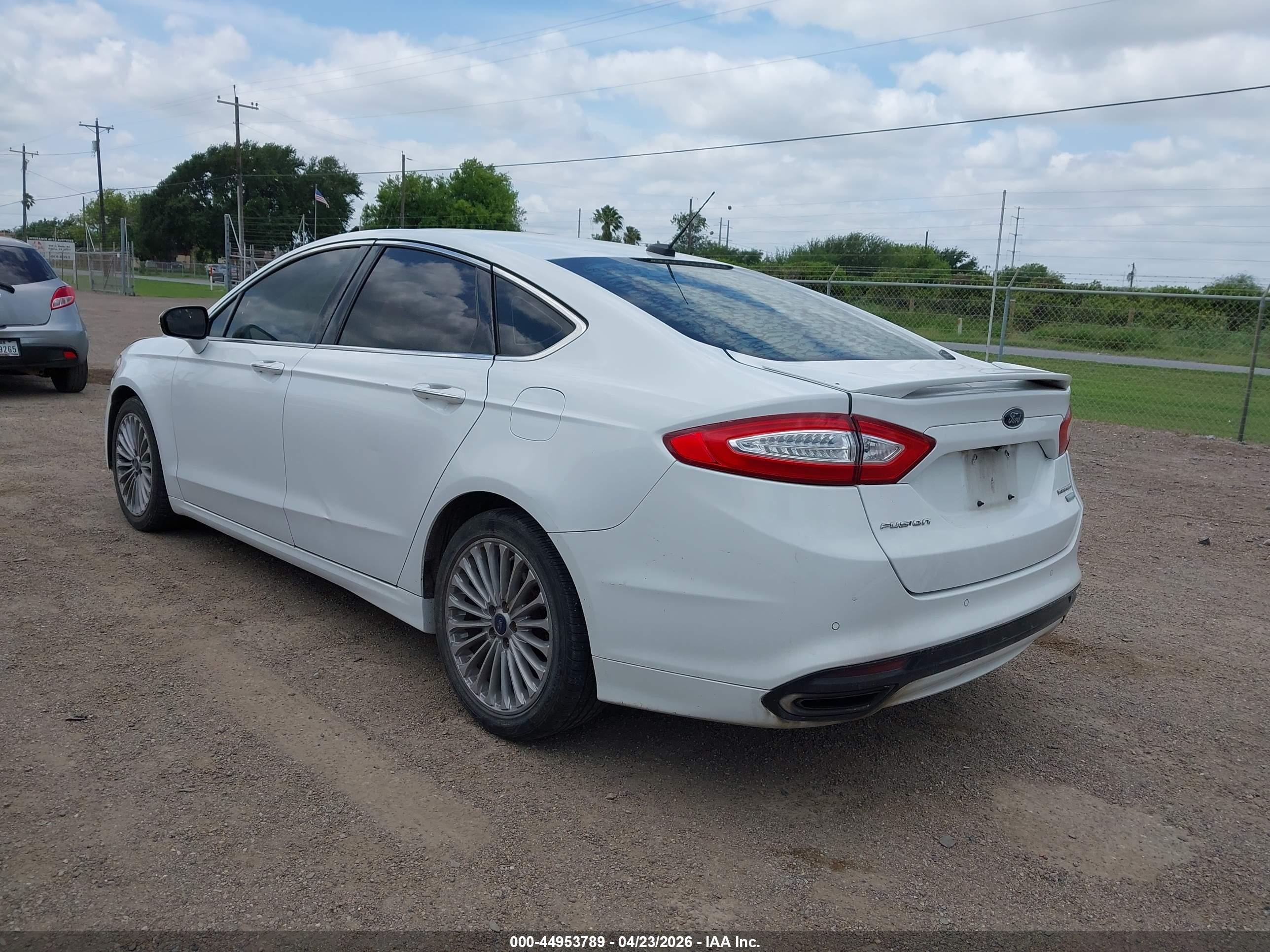FORD FUSION image 3
